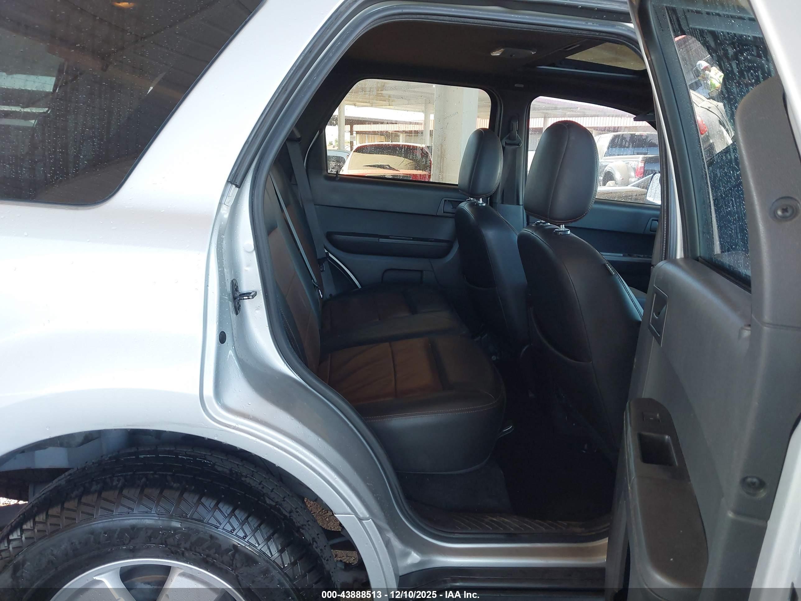 FORD ESCAPE image 8