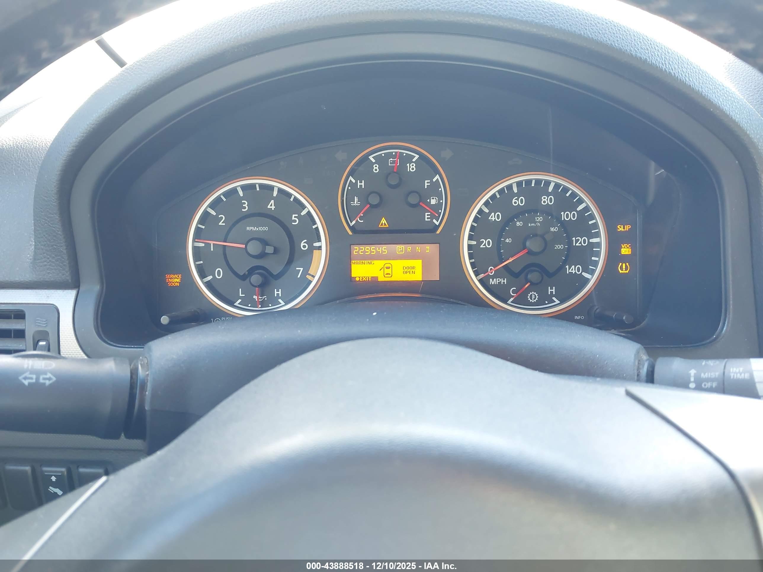 NISSAN ARMADA image 7