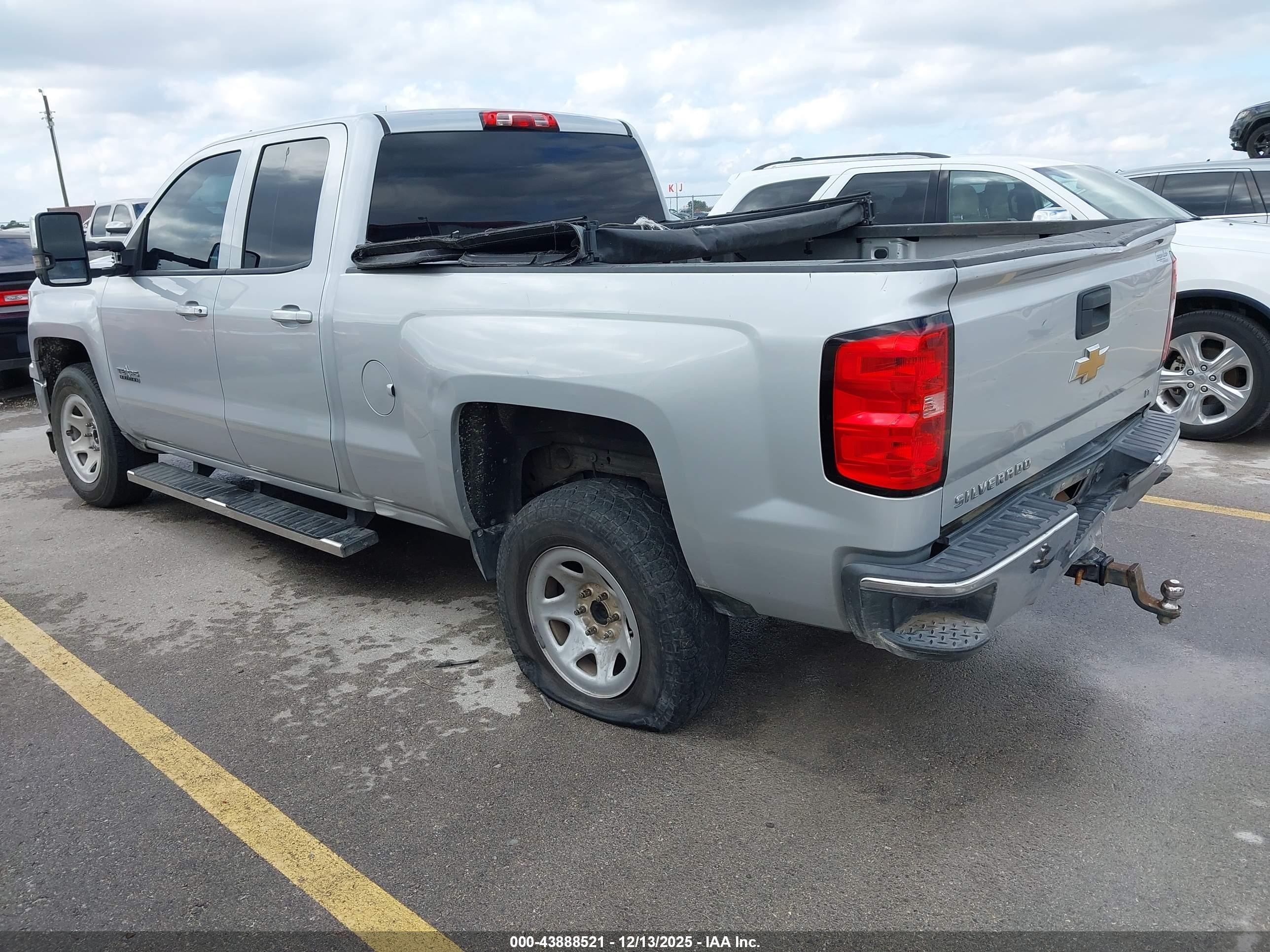 CHEVROLET SILVERADO image 3