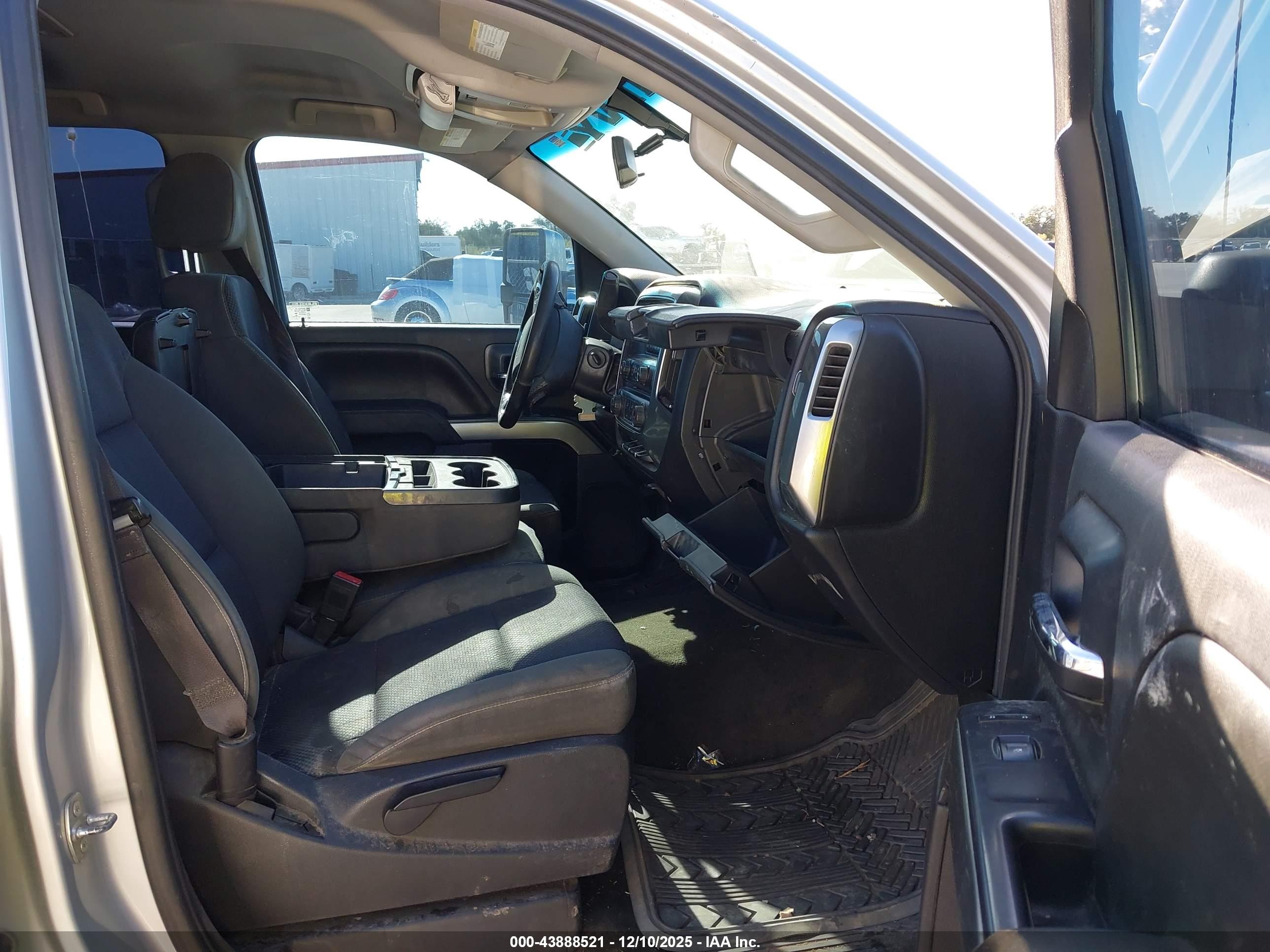 CHEVROLET SILVERADO image 5