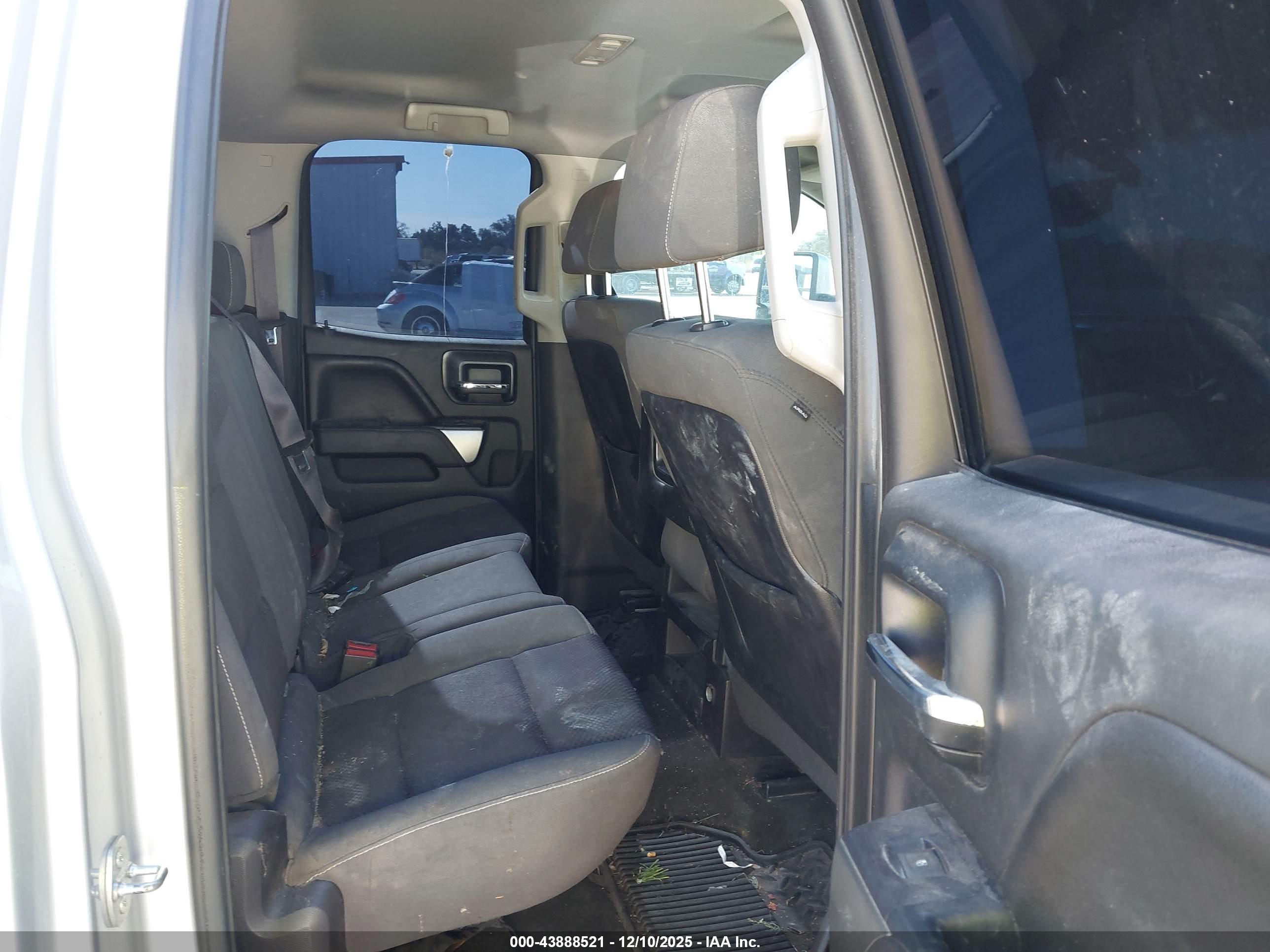 CHEVROLET SILVERADO image 8