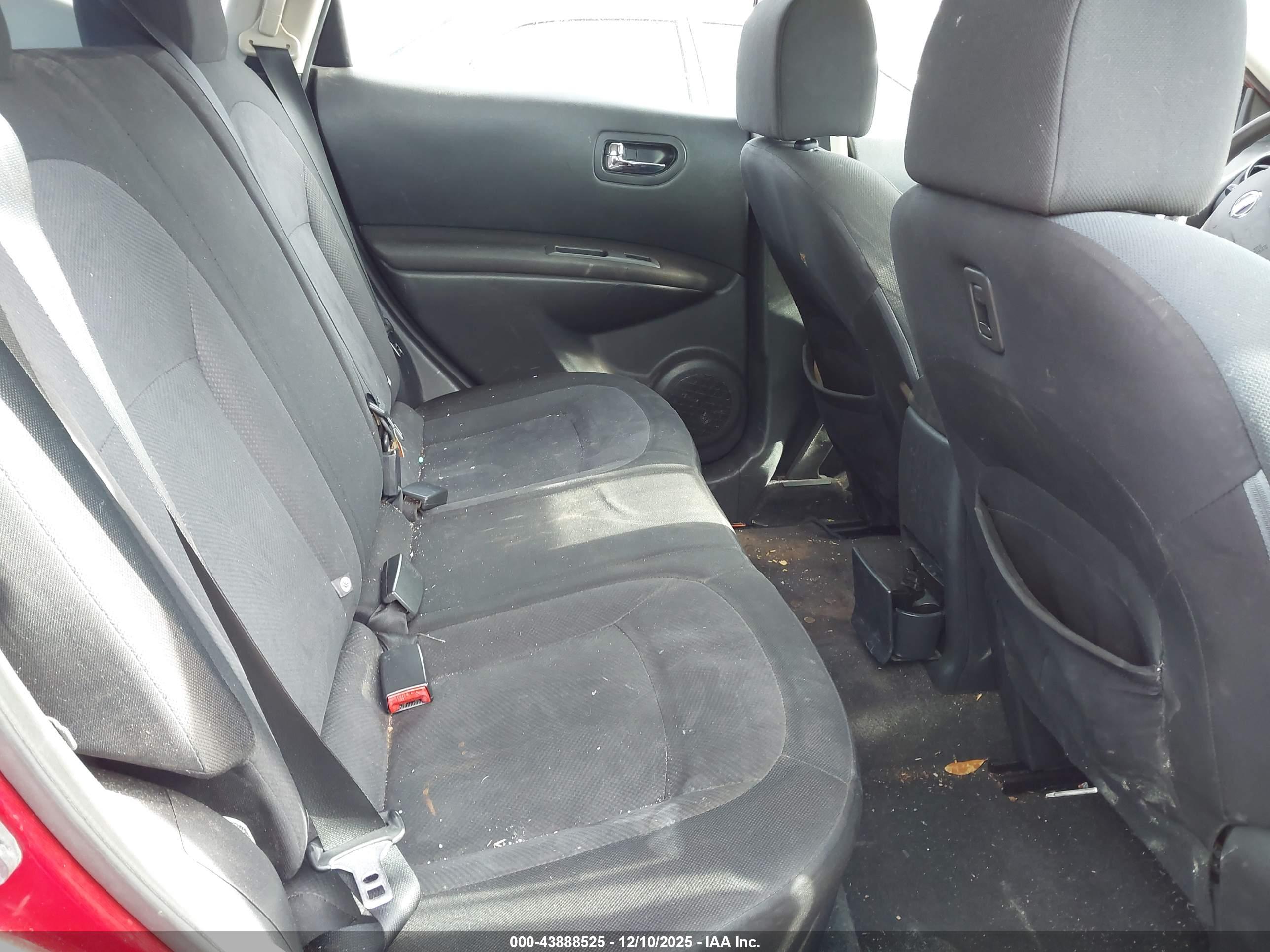 NISSAN ROGUE image 8