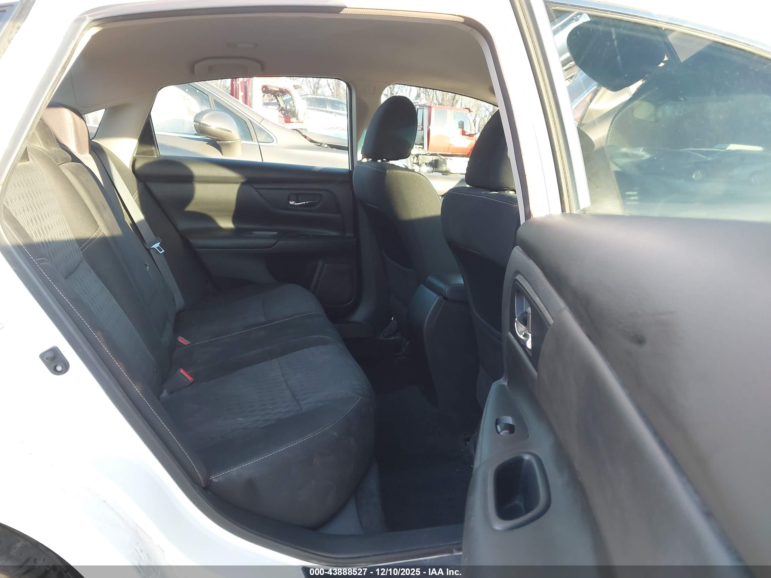 NISSAN ALTIMA image 8