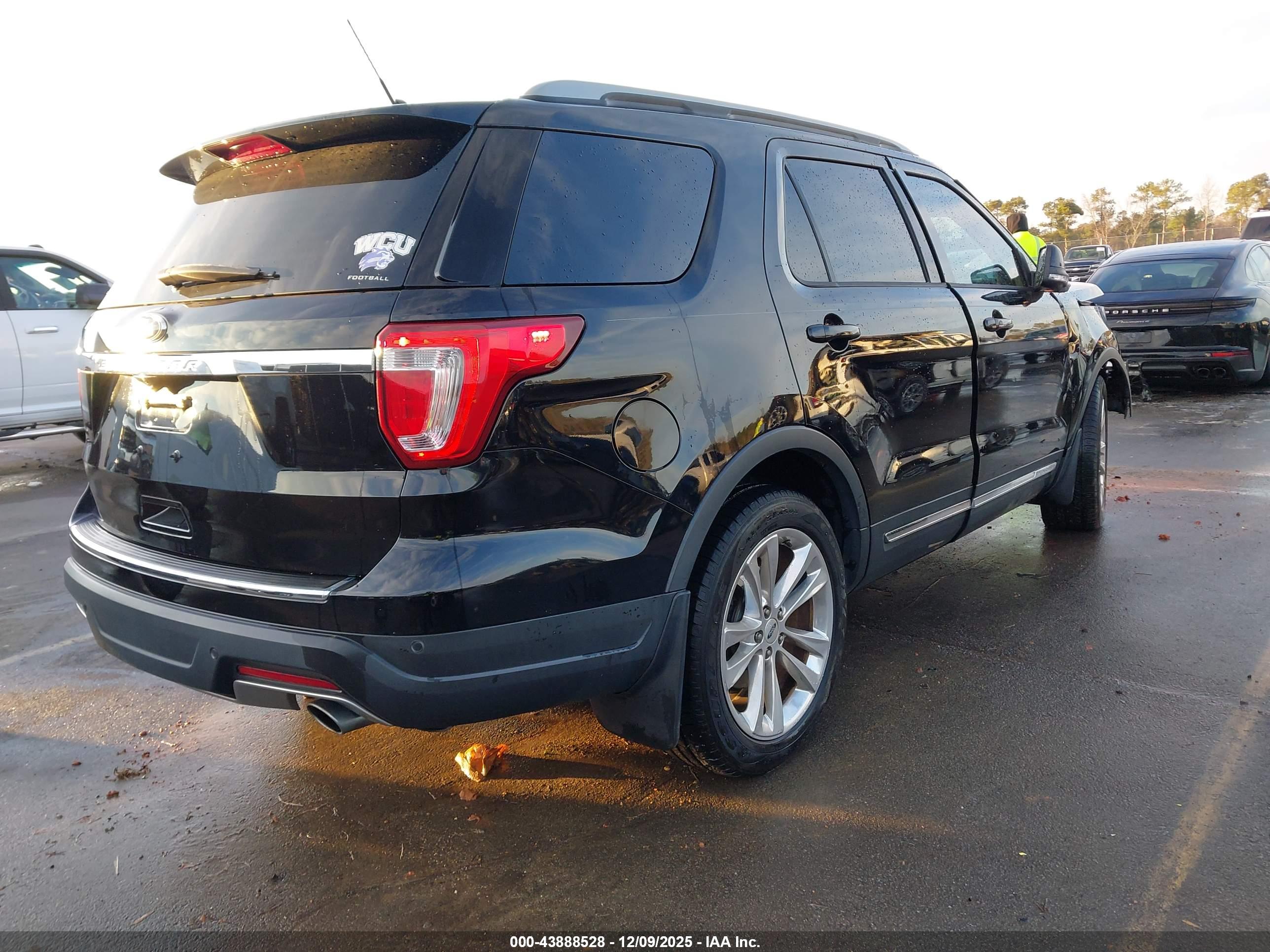 FORD EXPLORER image 4