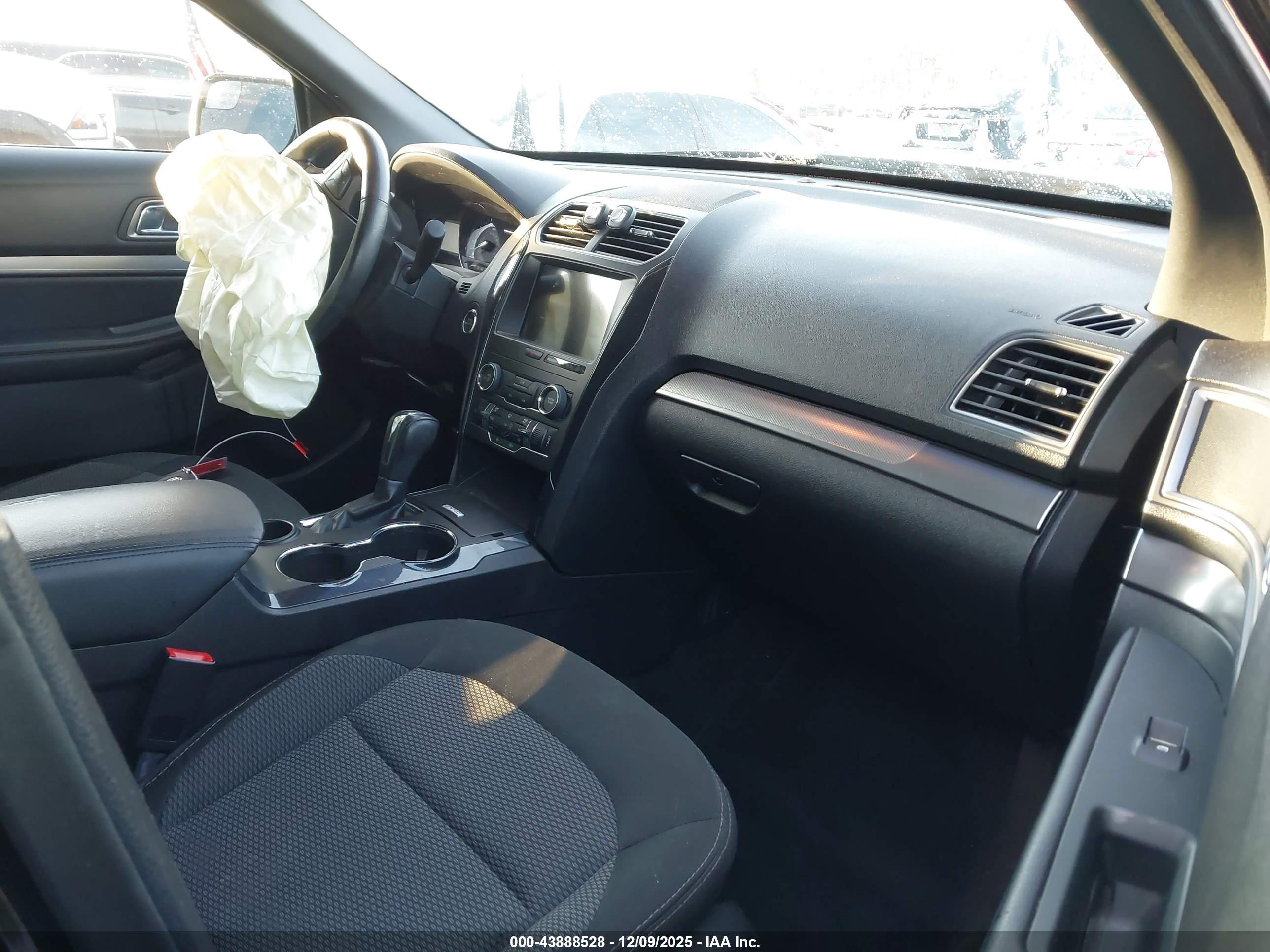 FORD EXPLORER image 5