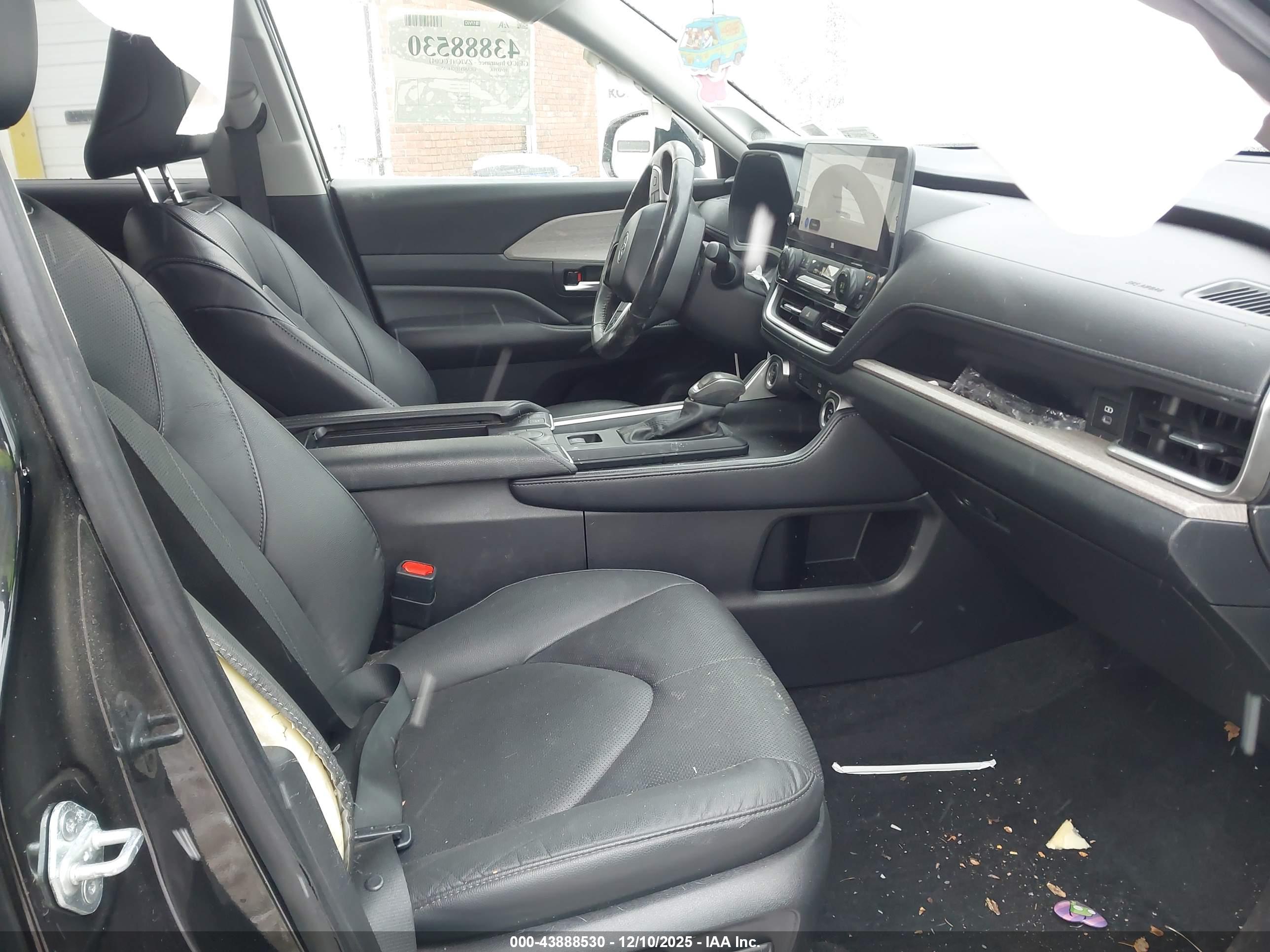 TOYOTA GRAND image 5