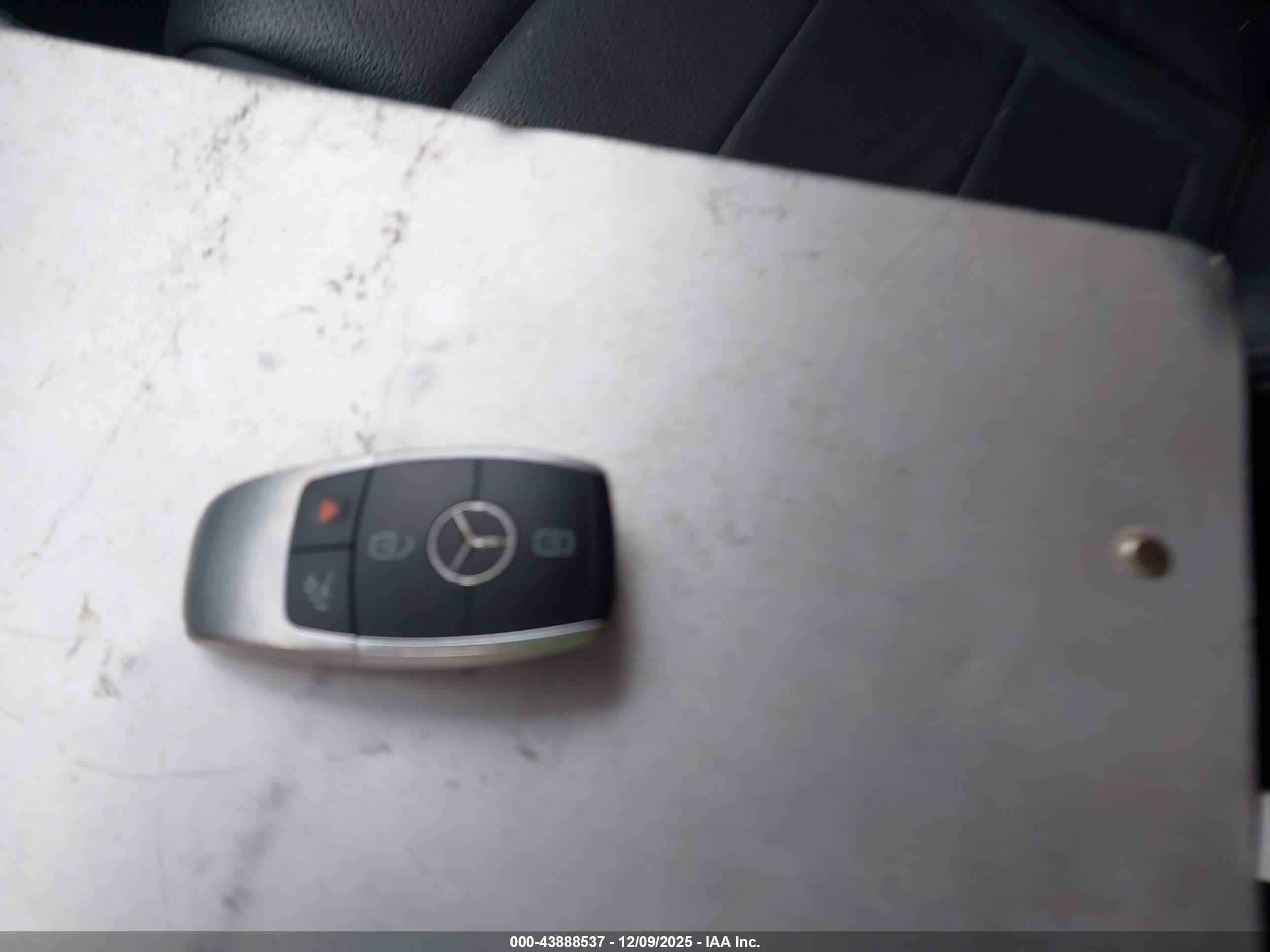 MERCEDES-BENZ C image 11