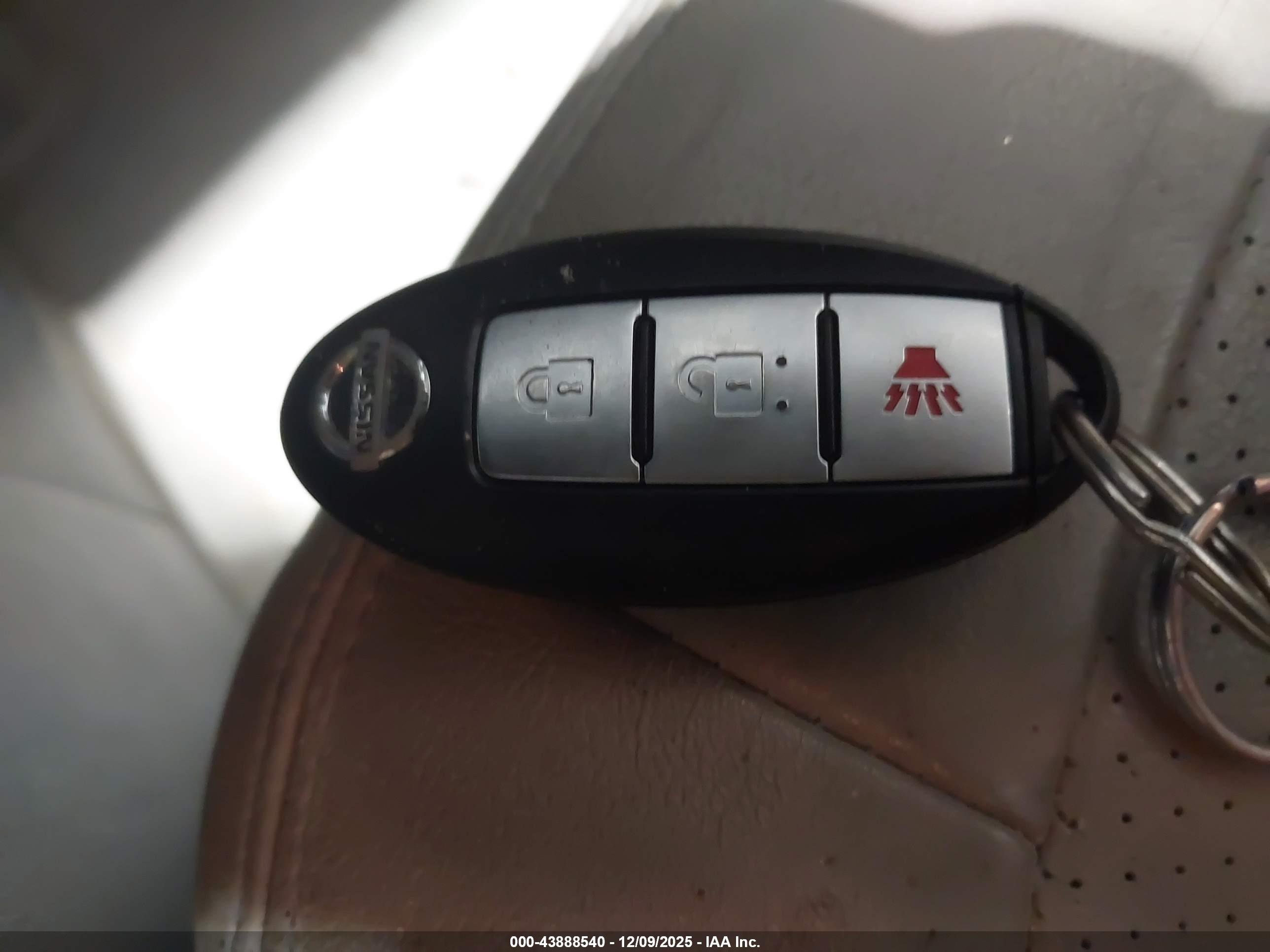 NISSAN ROGUE image 11