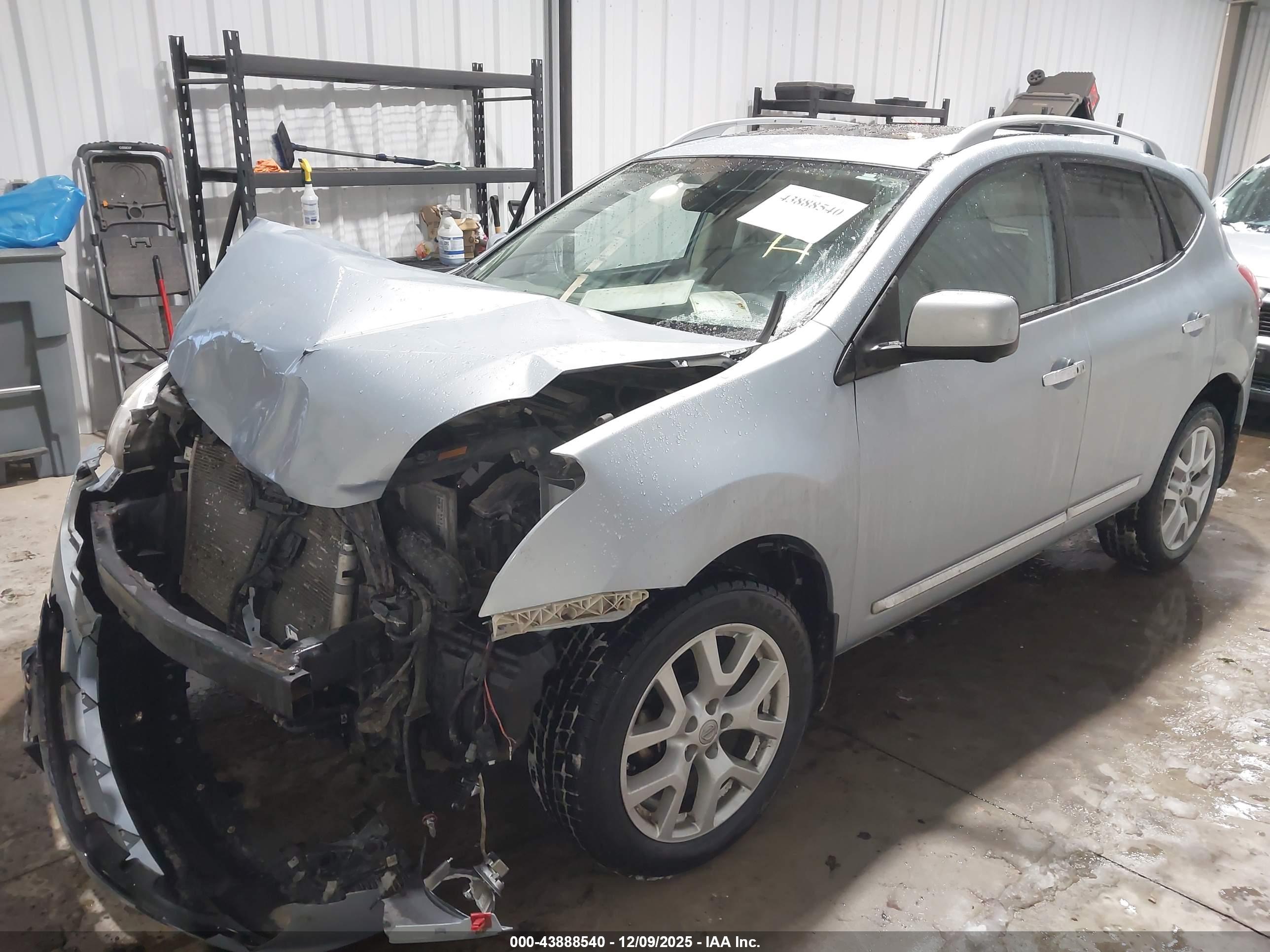 NISSAN ROGUE image 2