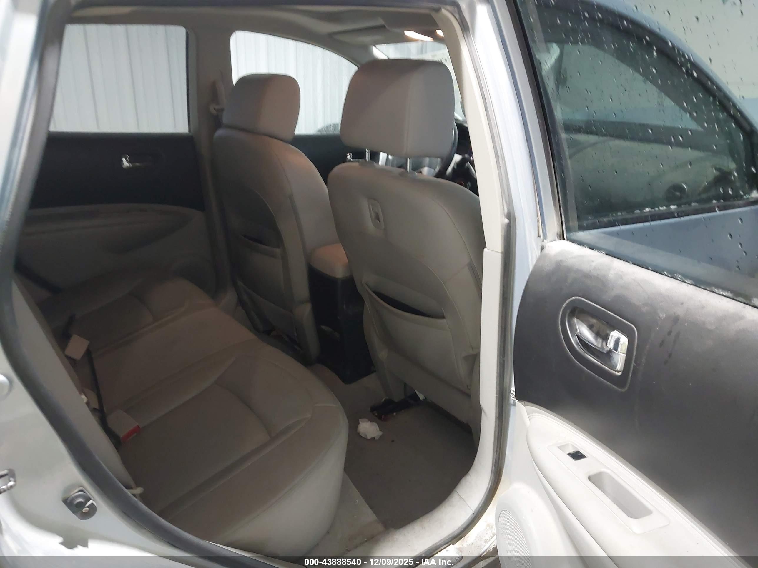 NISSAN ROGUE image 8