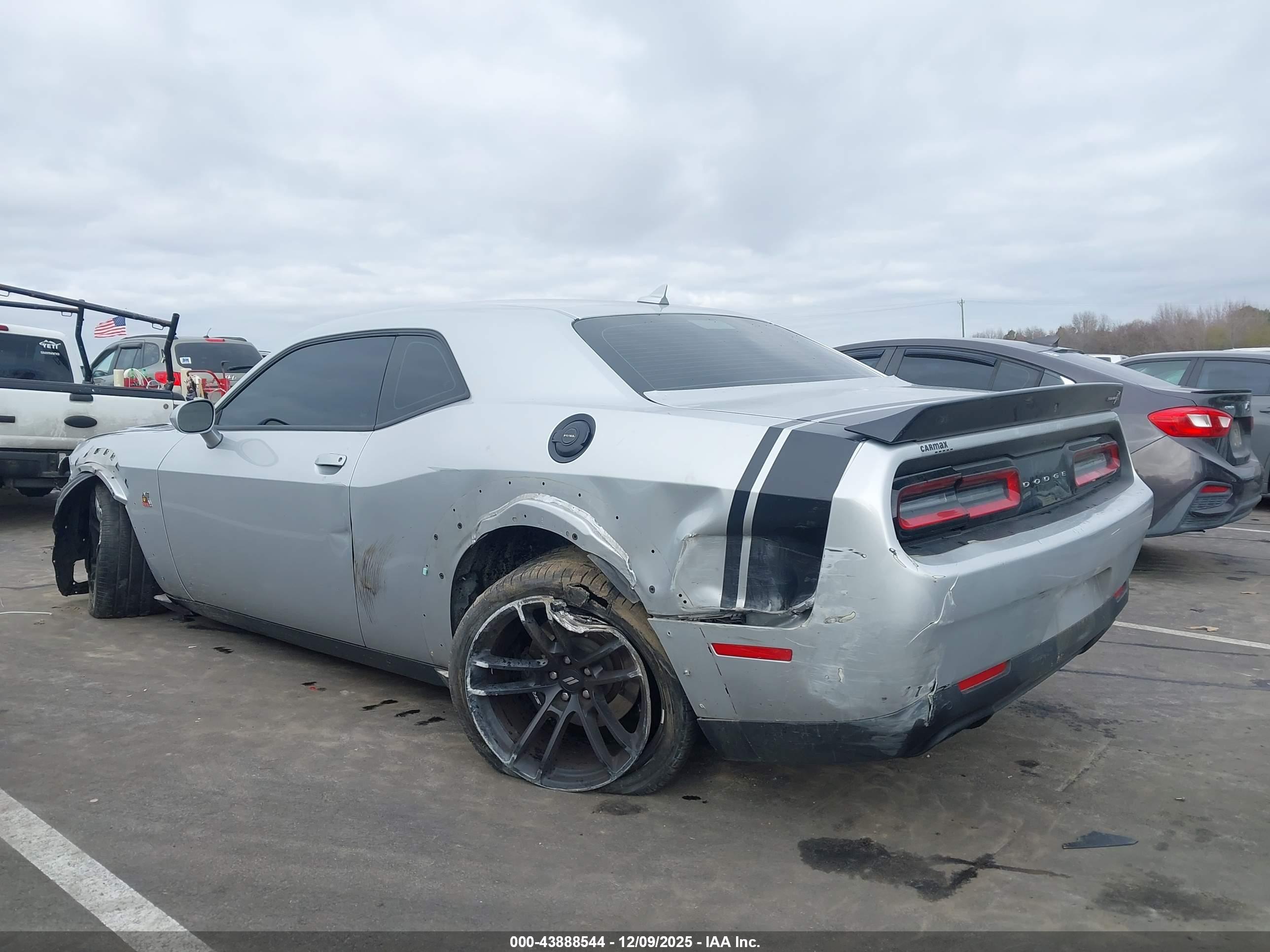DODGE CHALLENGER image 3