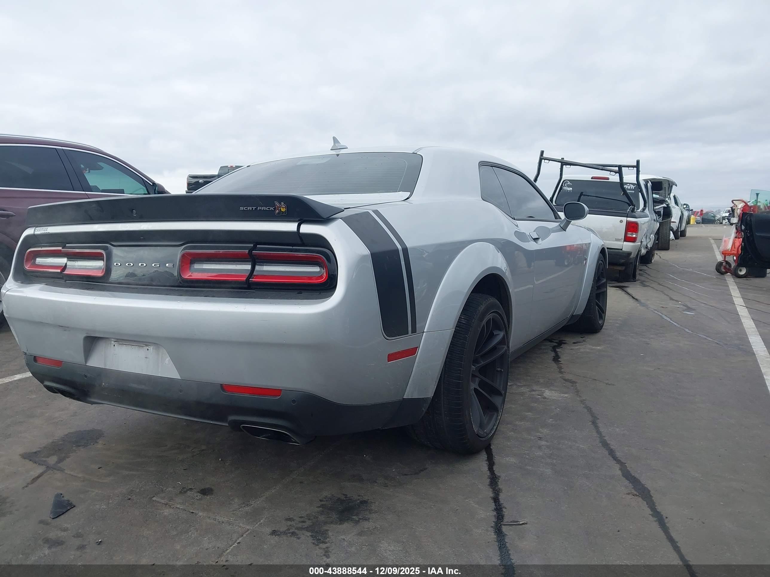 DODGE CHALLENGER image 4
