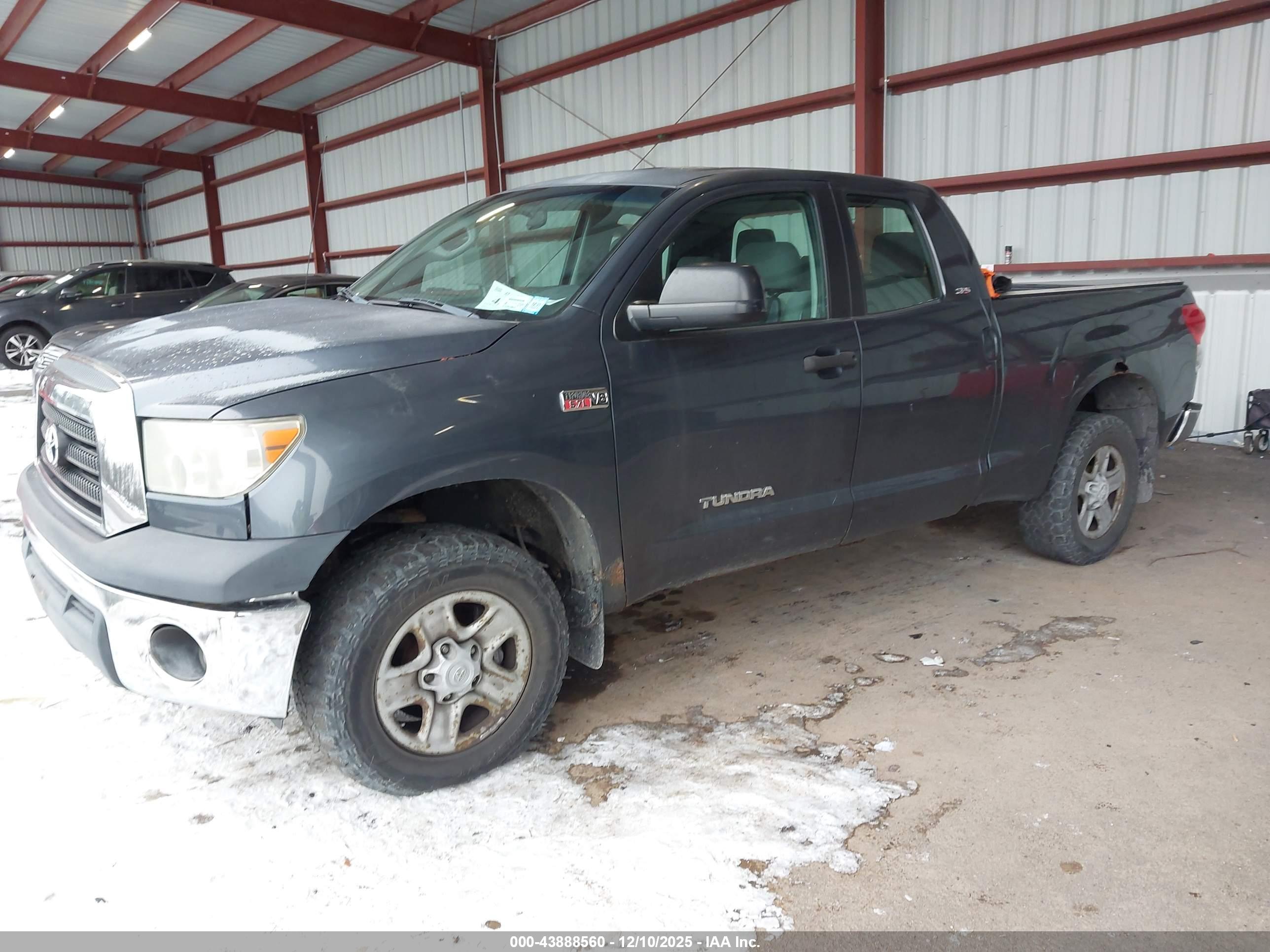 TOYOTA TUNDRA image 2