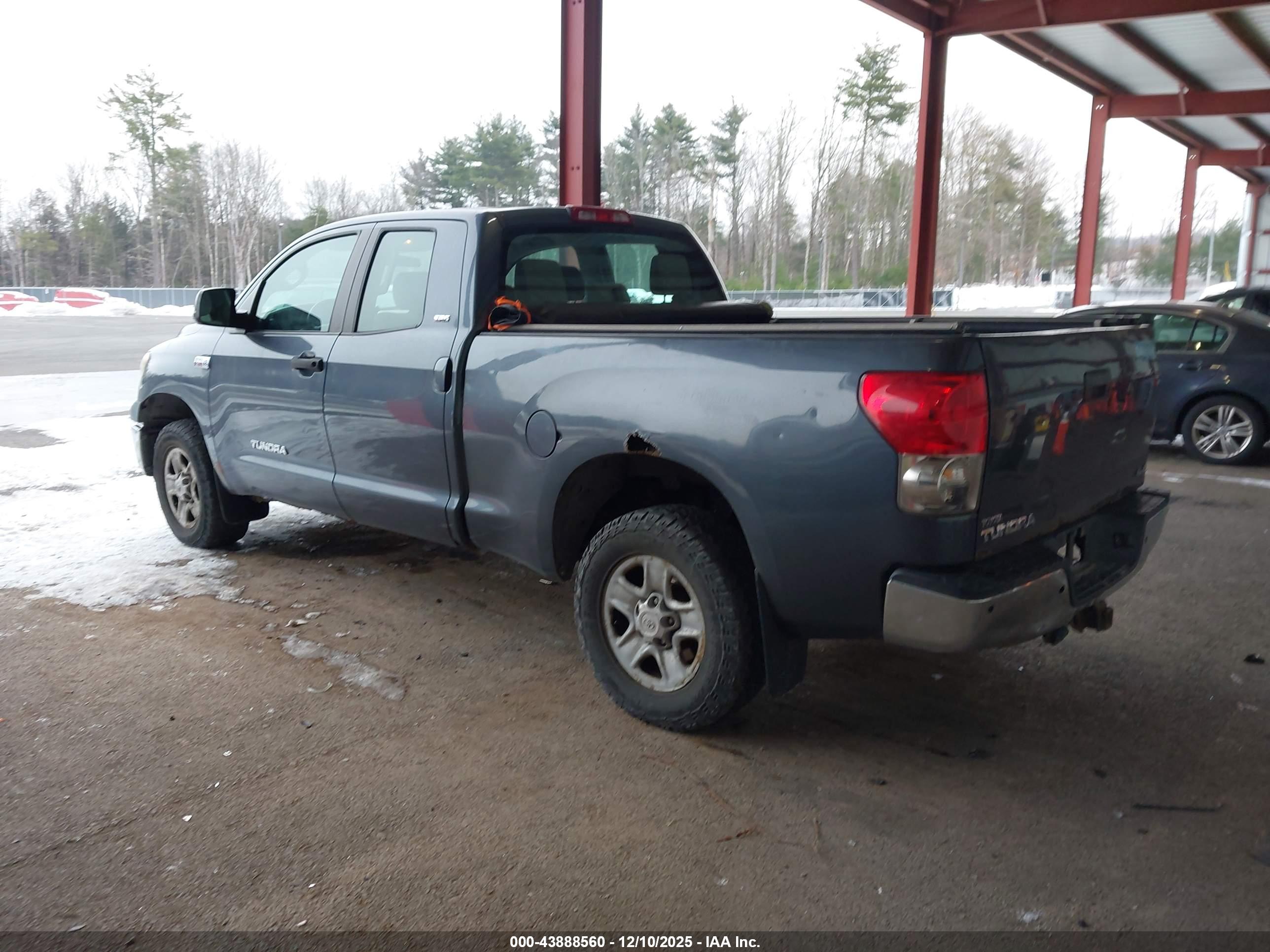 TOYOTA TUNDRA image 3