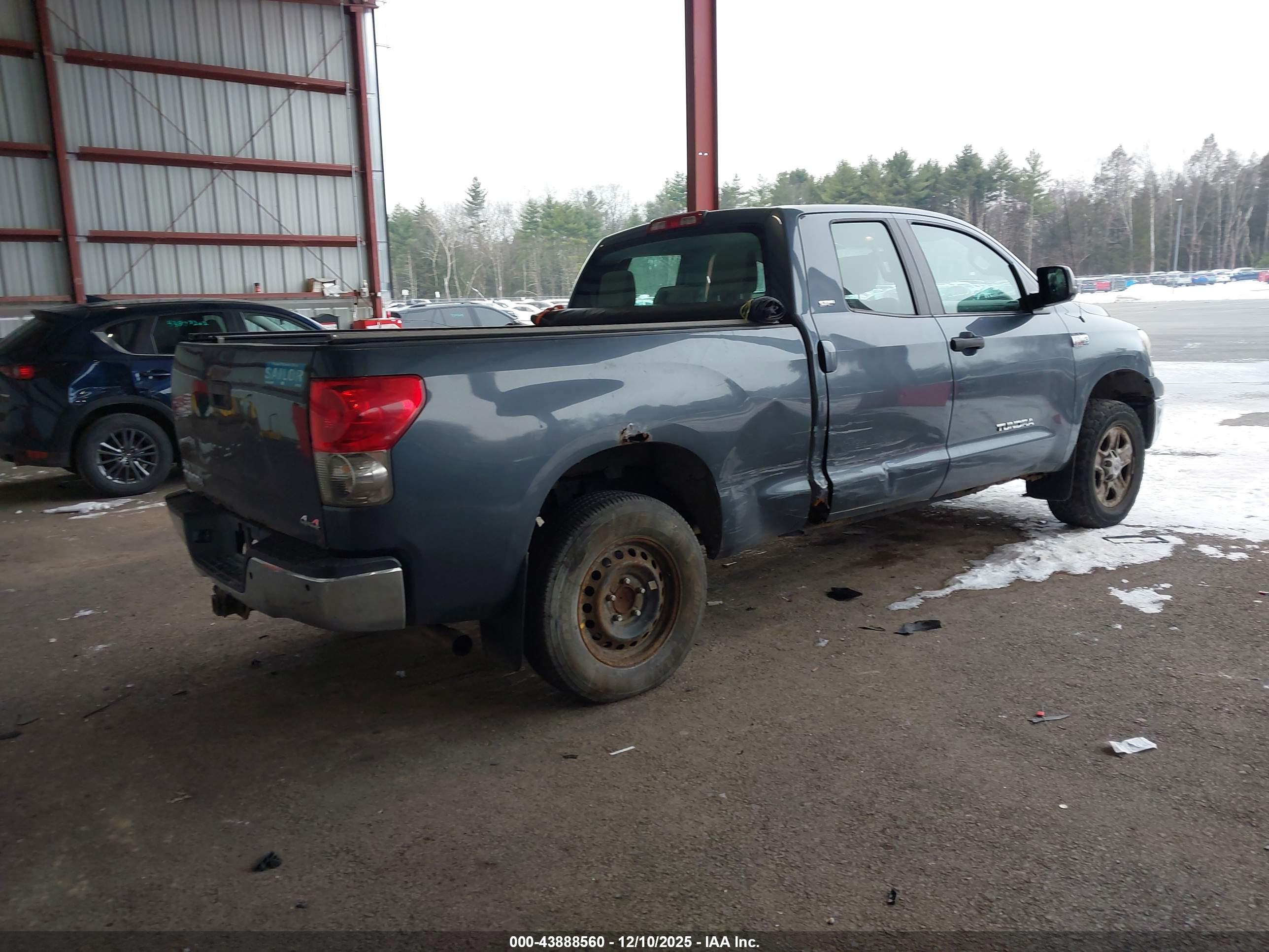 TOYOTA TUNDRA image 4