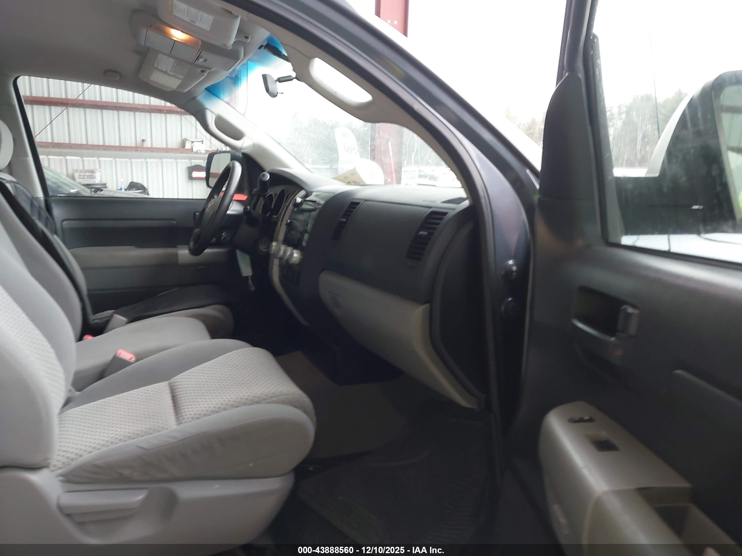 TOYOTA TUNDRA image 5