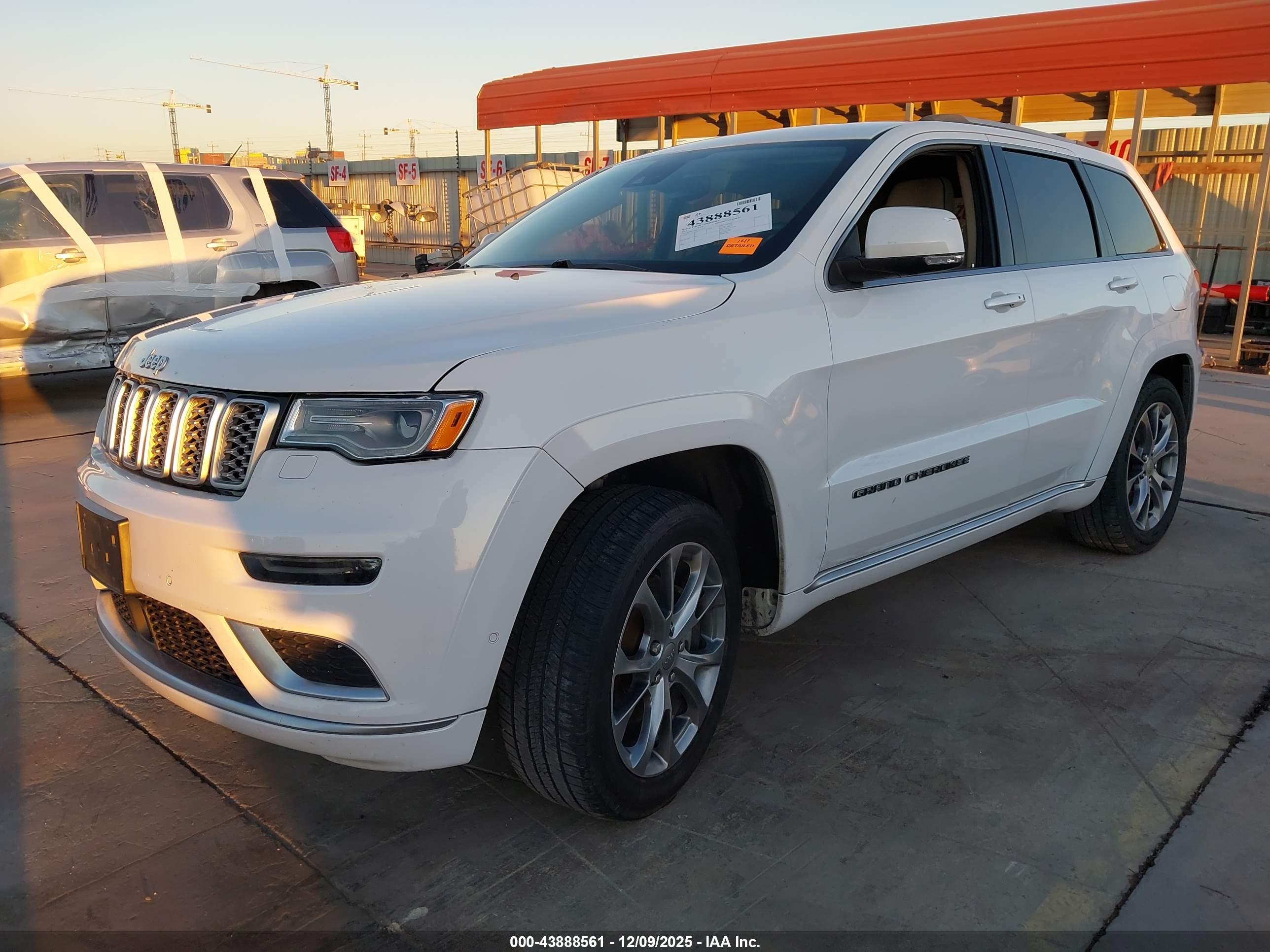 JEEP GRAND image 2
