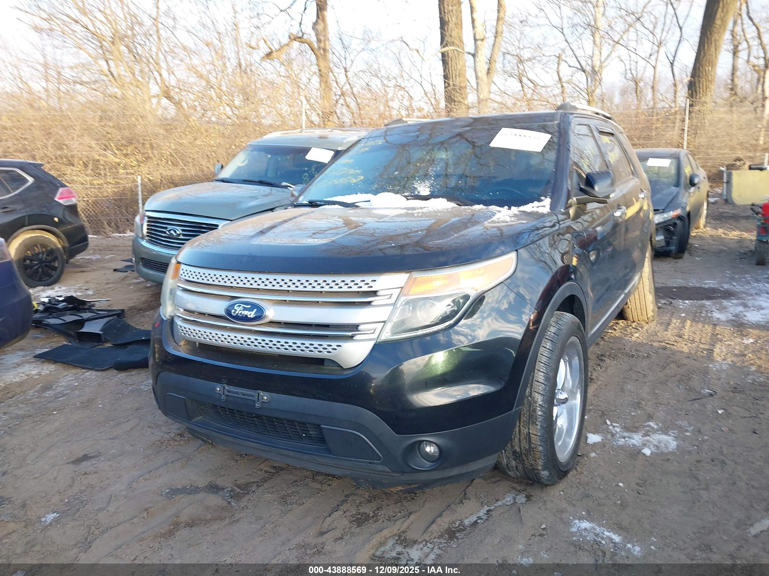 FORD EXPLORER image 2