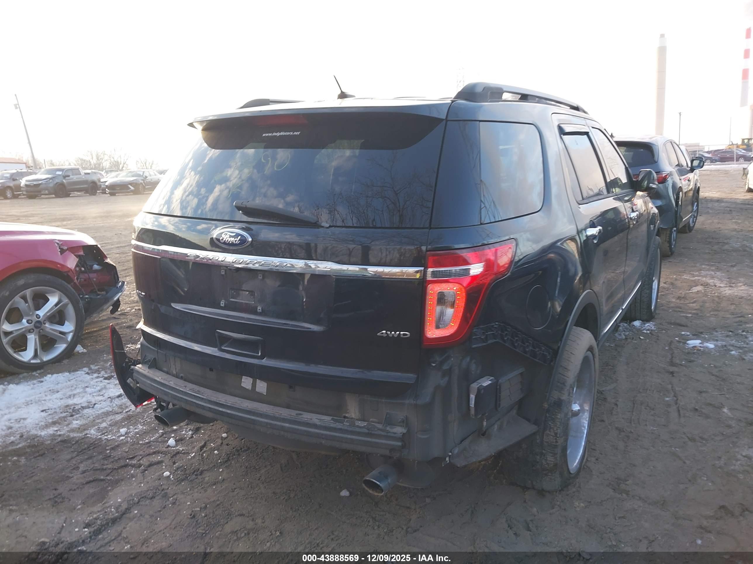 FORD EXPLORER image 4