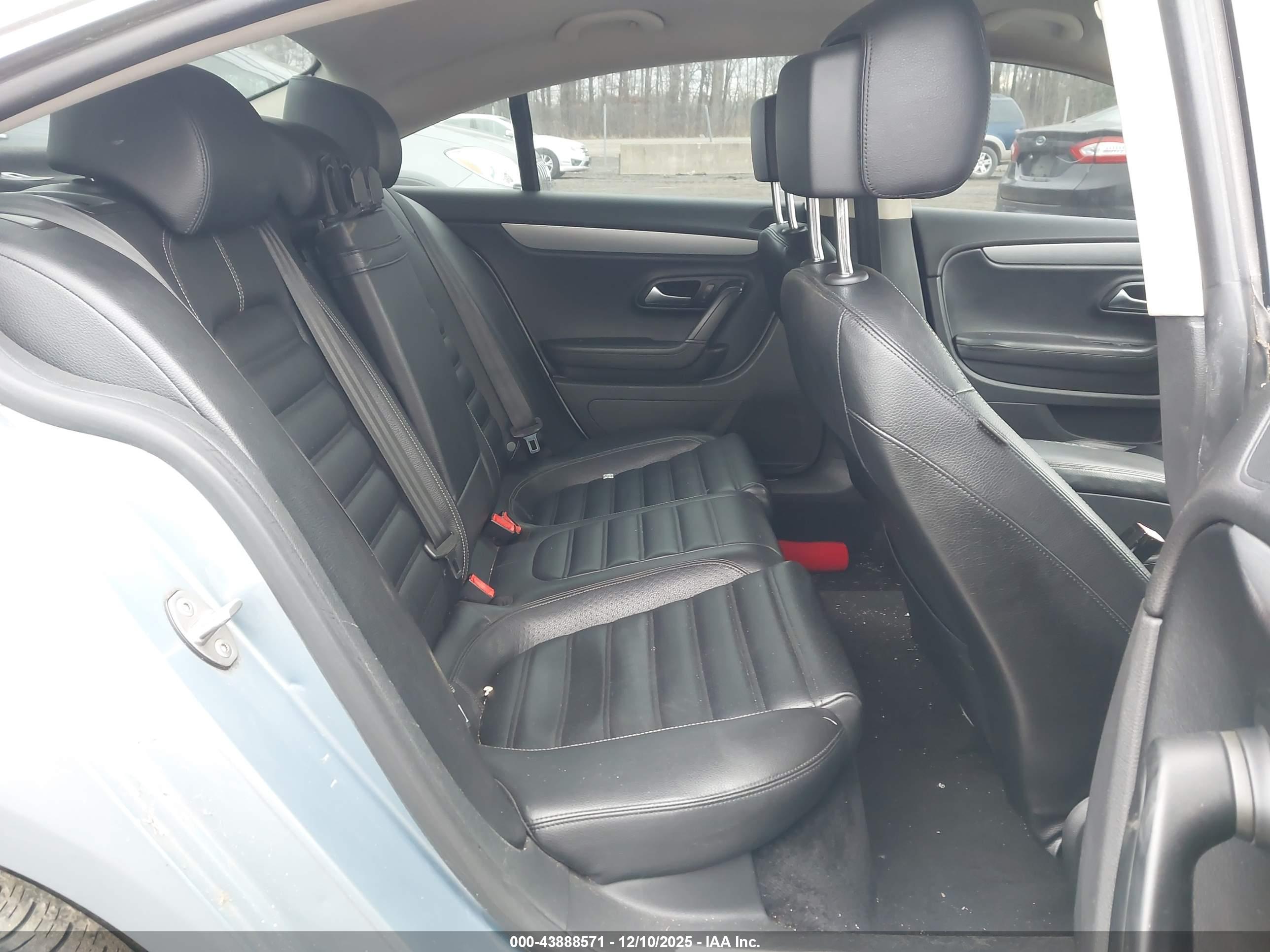 VOLKSWAGEN CC image 8