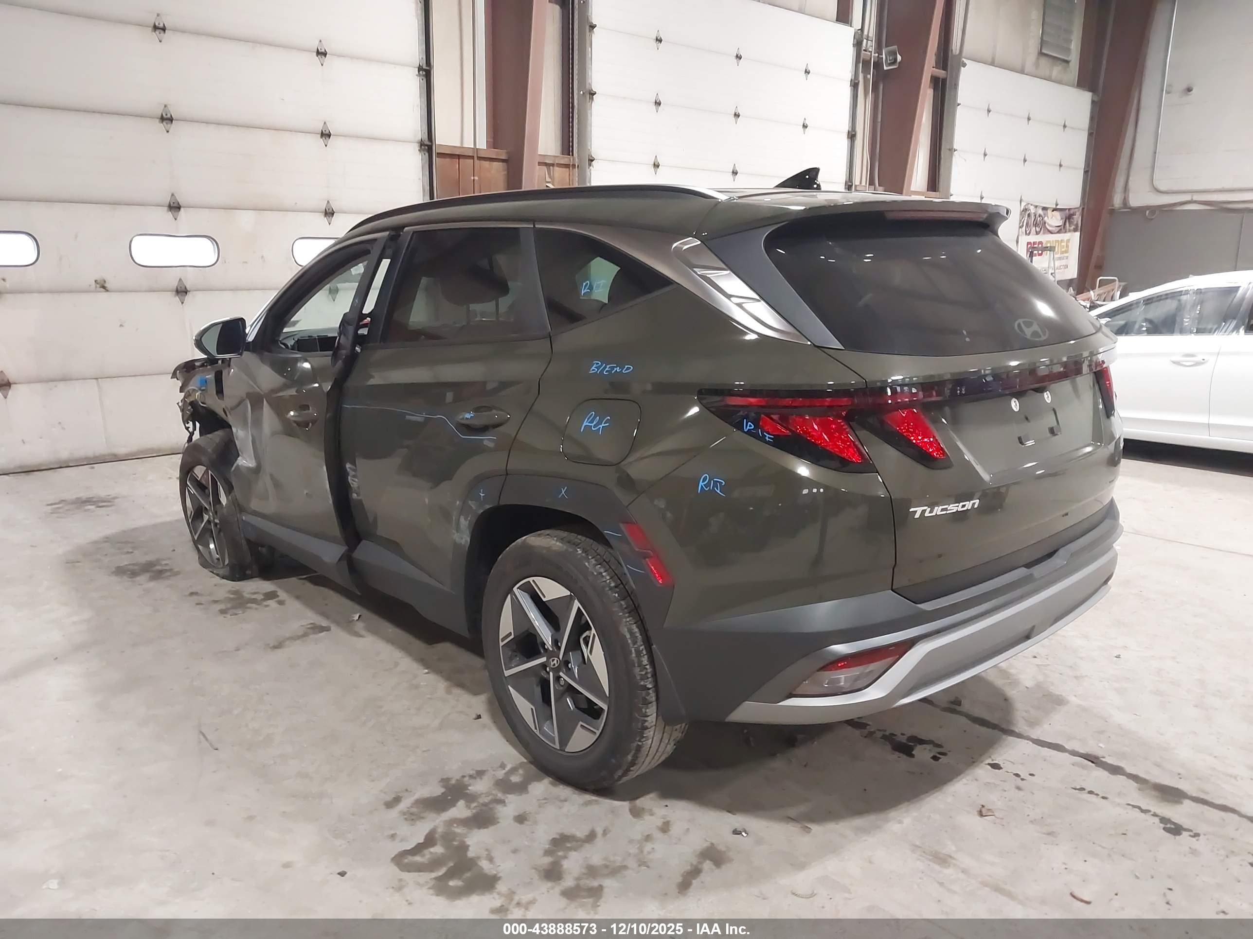 HYUNDAI TUCSON image 3