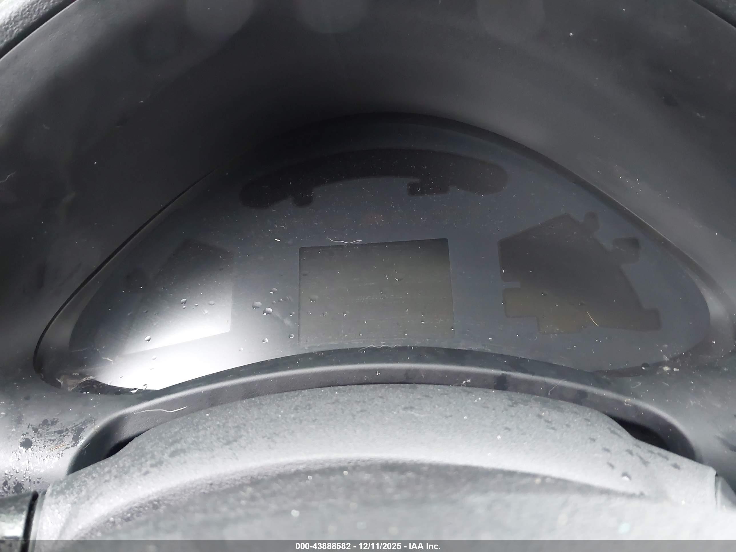 NISSAN LEAF image 7