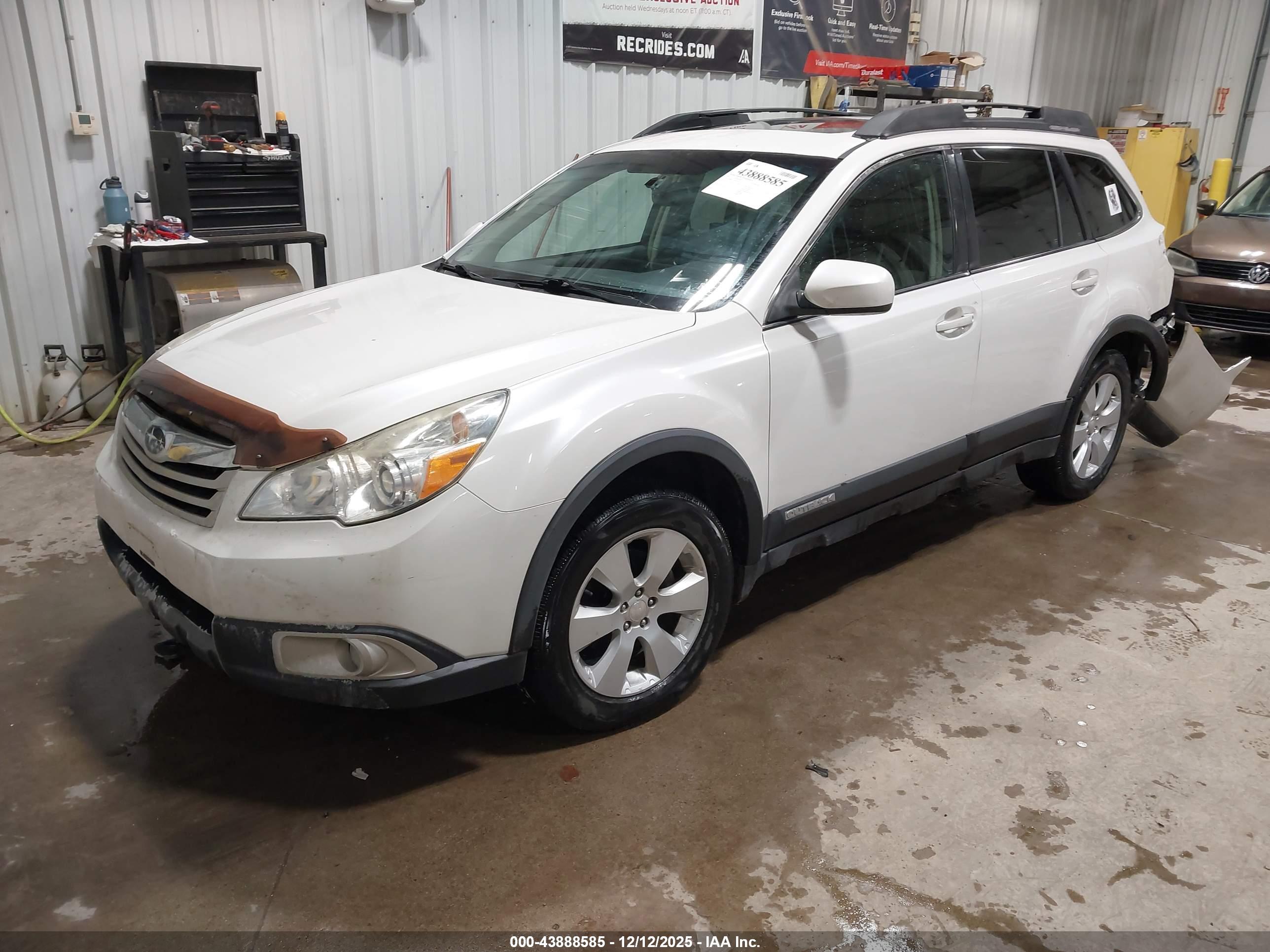 SUBARU OUTBACK image 2