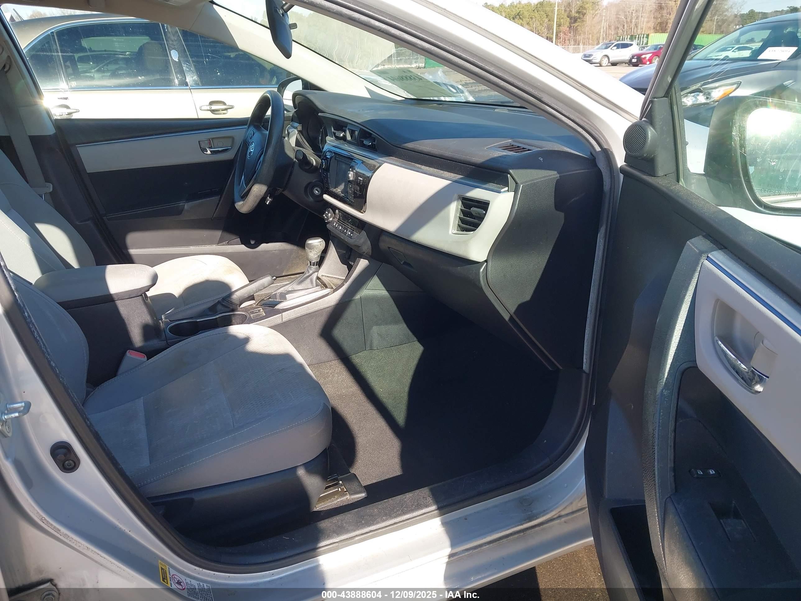 TOYOTA COROLLA image 5