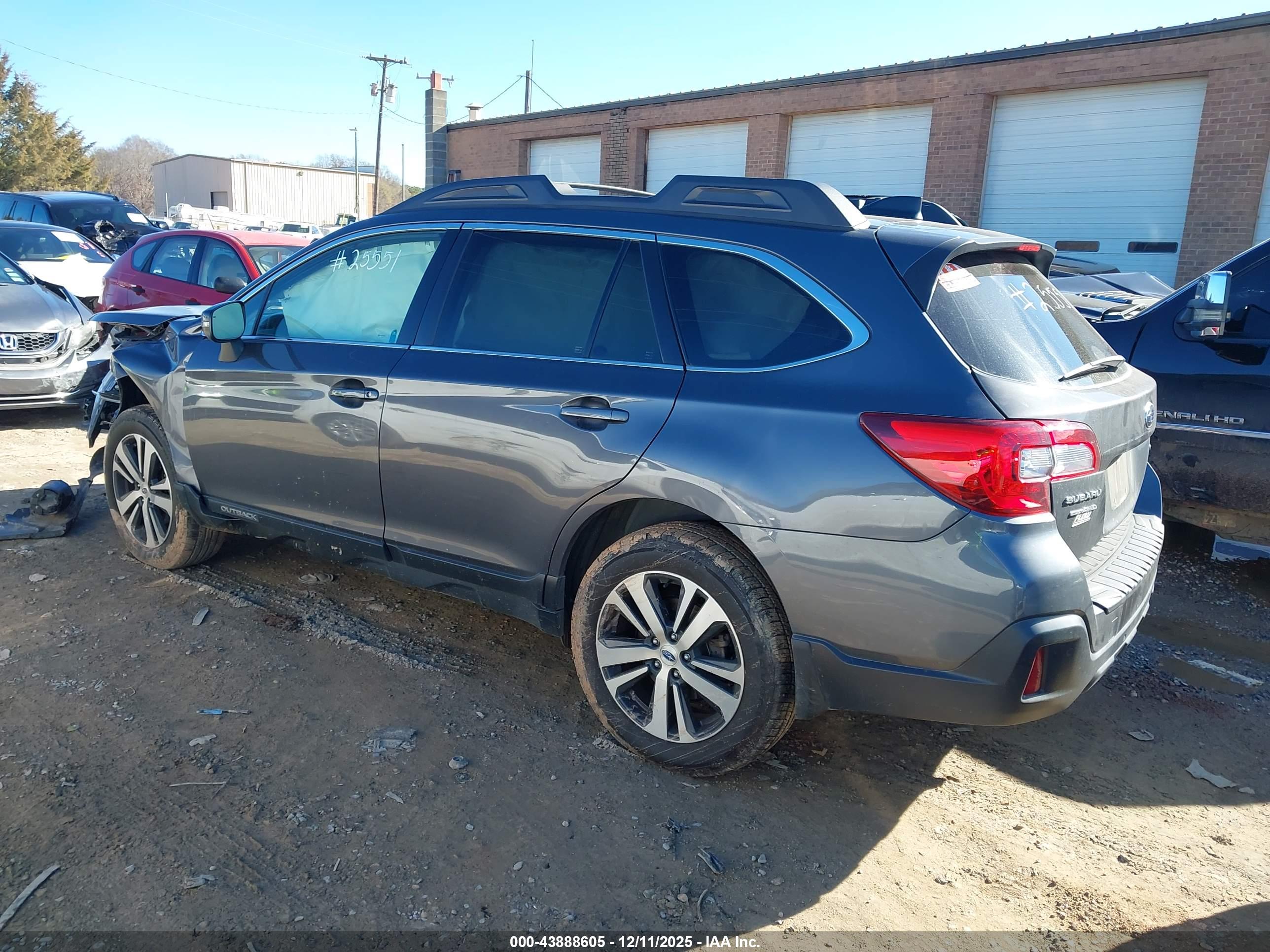 SUBARU OUTBACK image 3