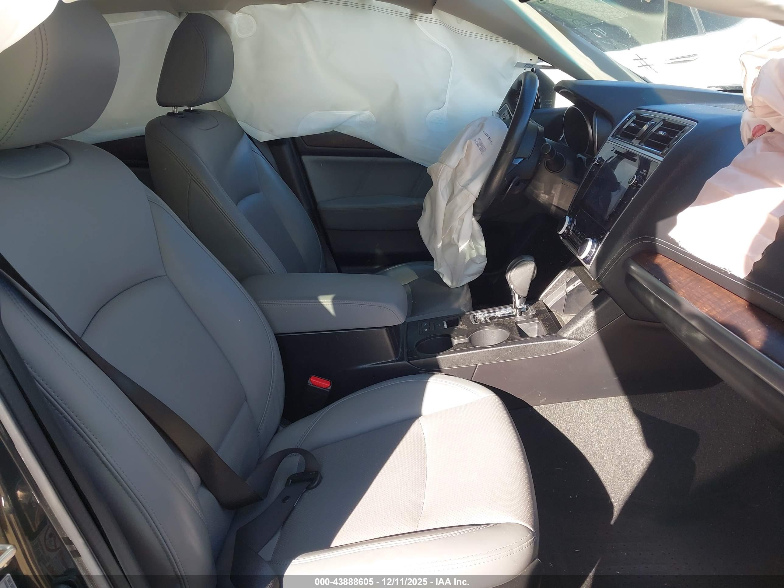 SUBARU OUTBACK image 5