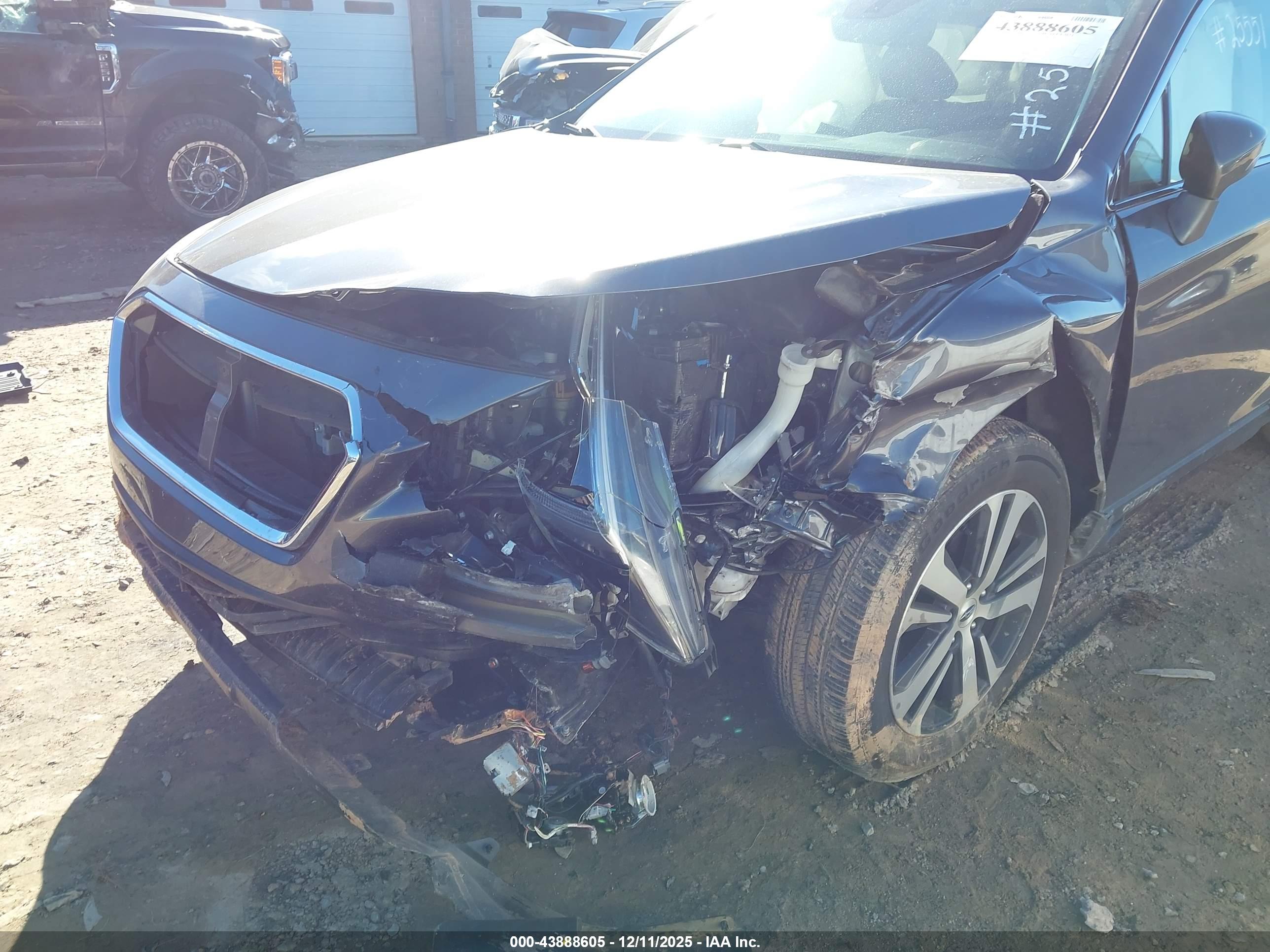 SUBARU OUTBACK image 6