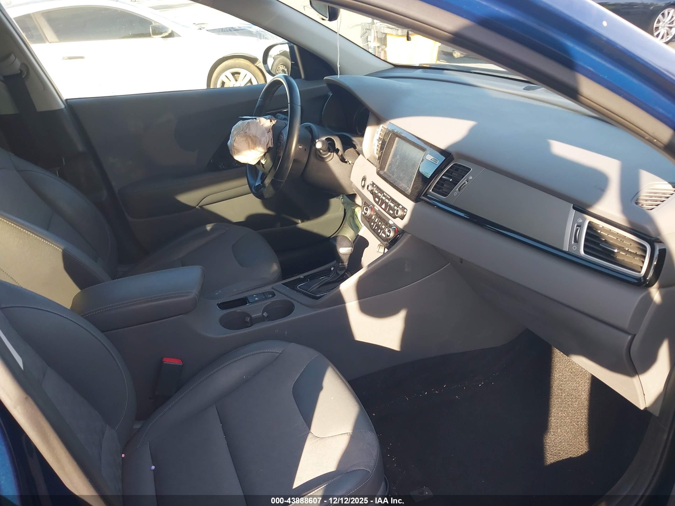 KIA NIRO image 5