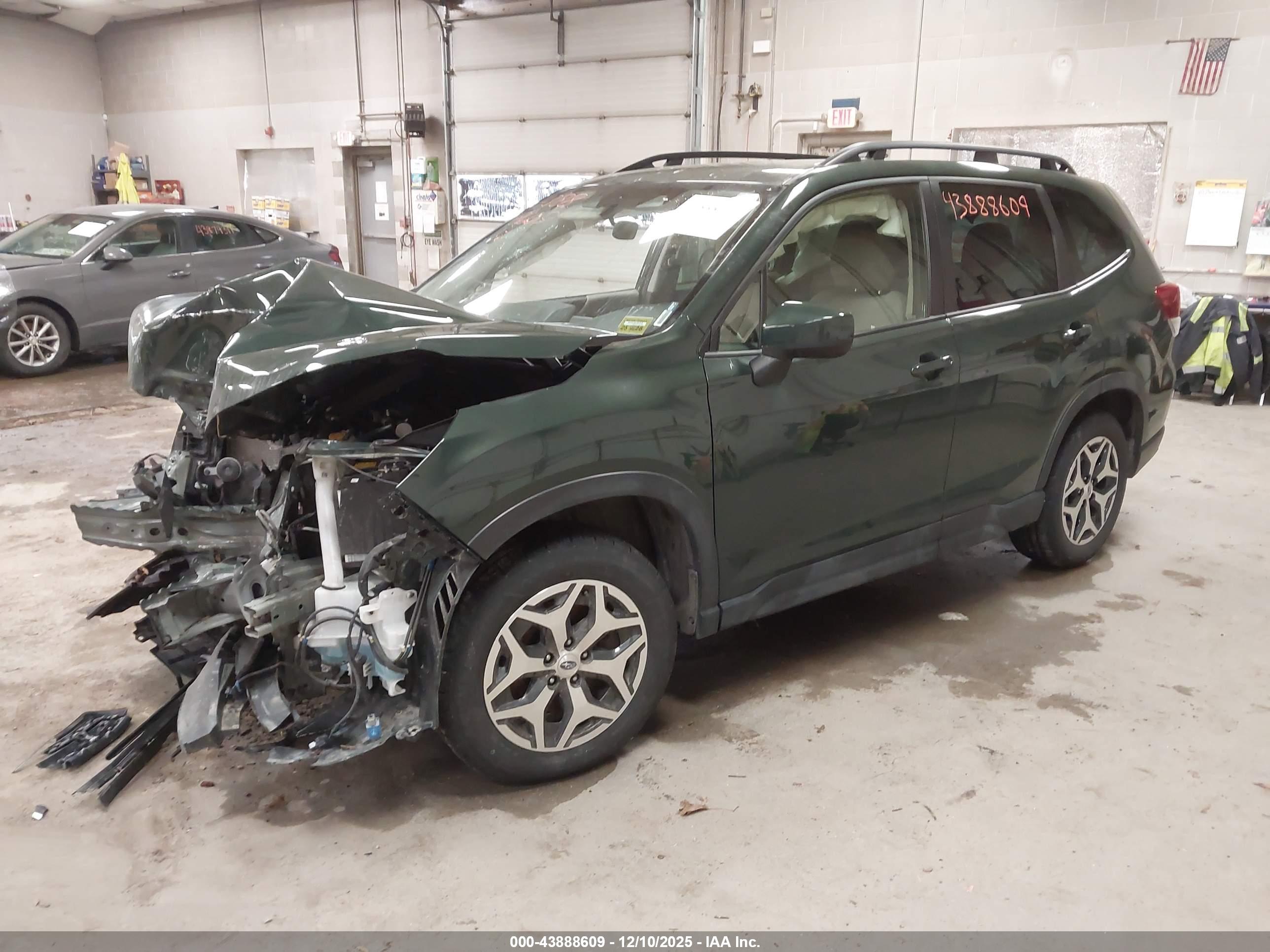 SUBARU FORESTER image 2