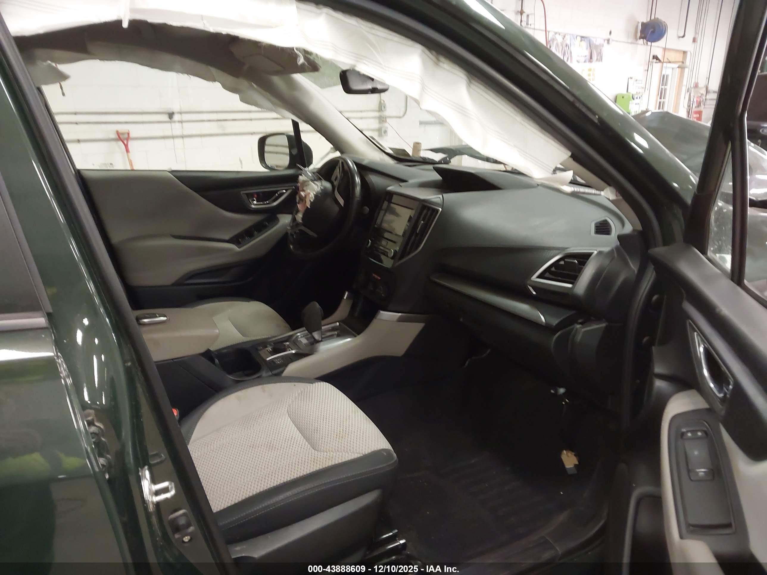 SUBARU FORESTER image 5