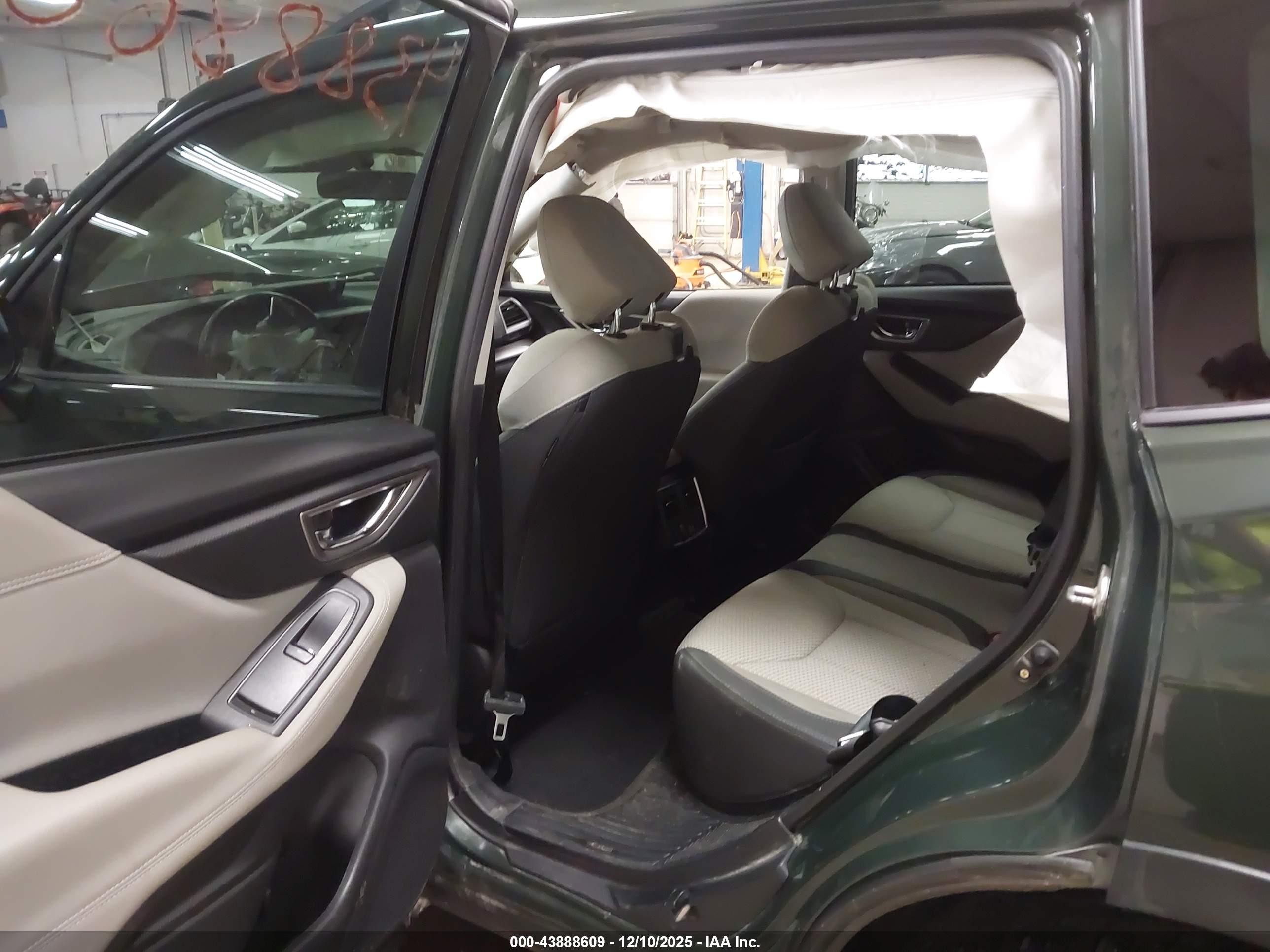 SUBARU FORESTER image 8