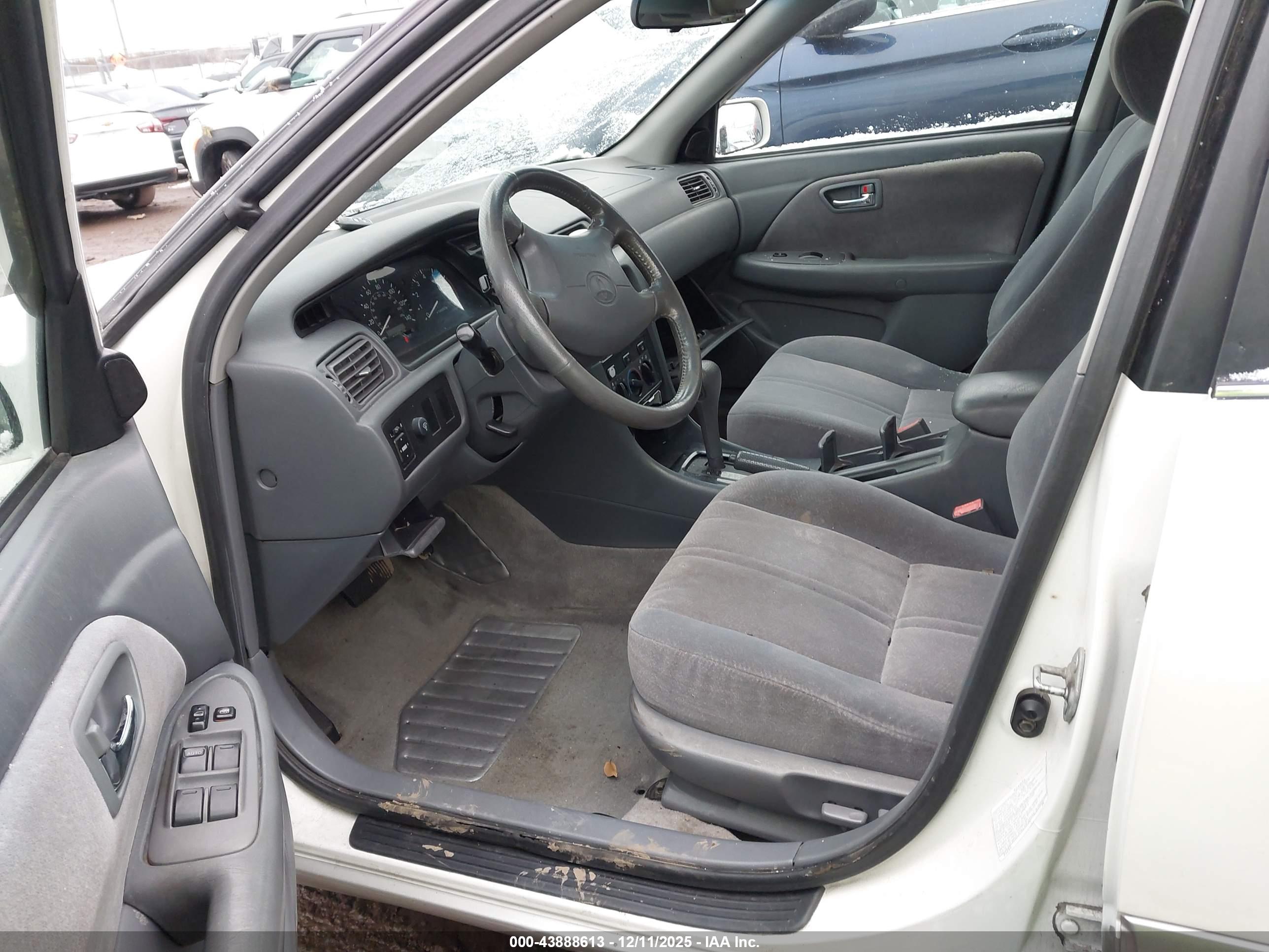 TOYOTA CAMRY image 5