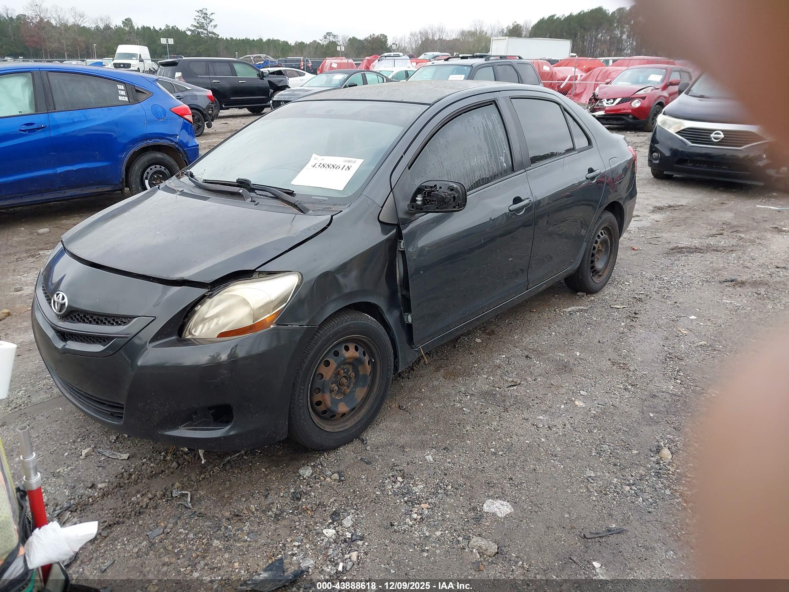 TOYOTA YARIS image 2