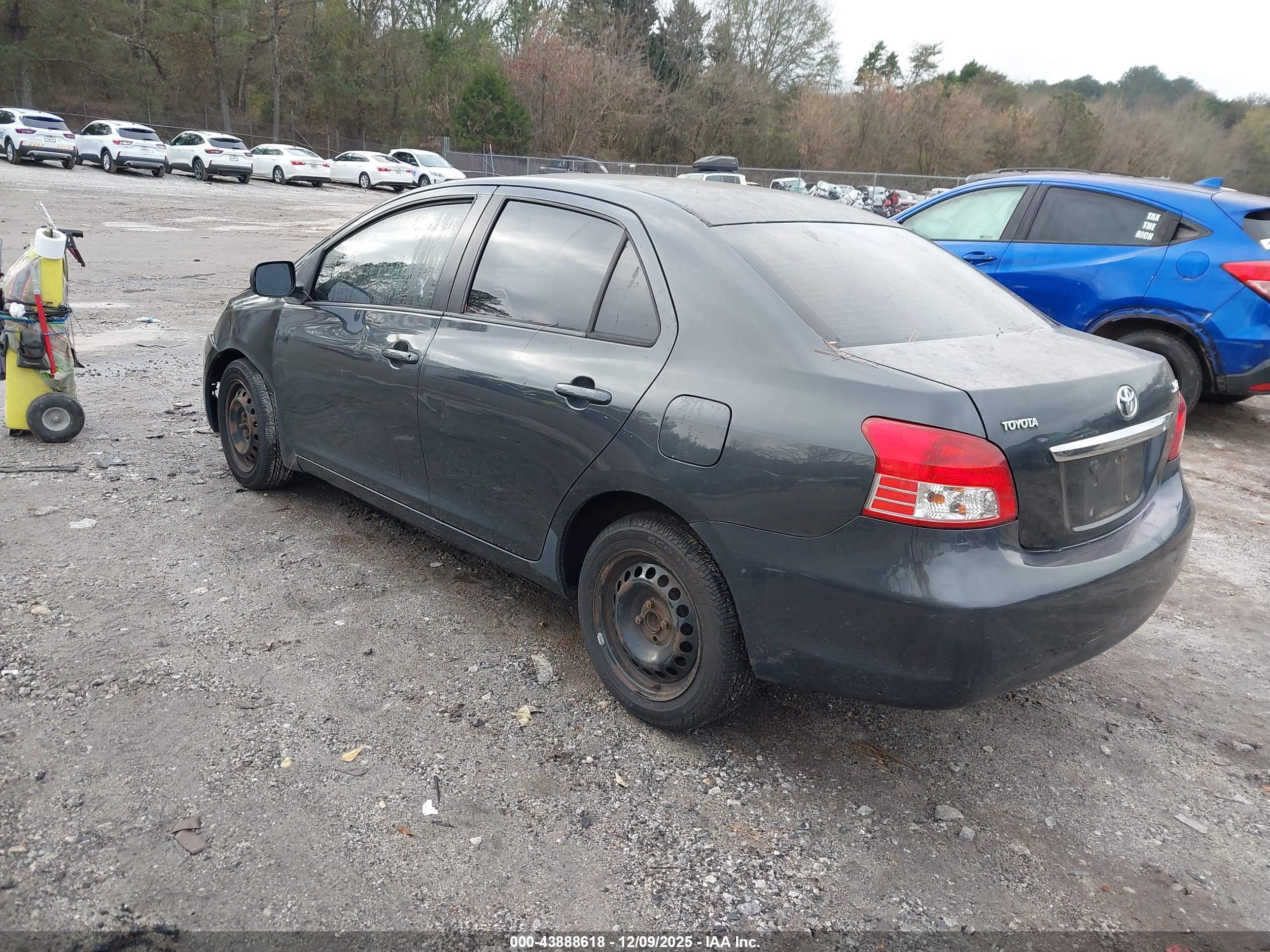 TOYOTA YARIS image 3
