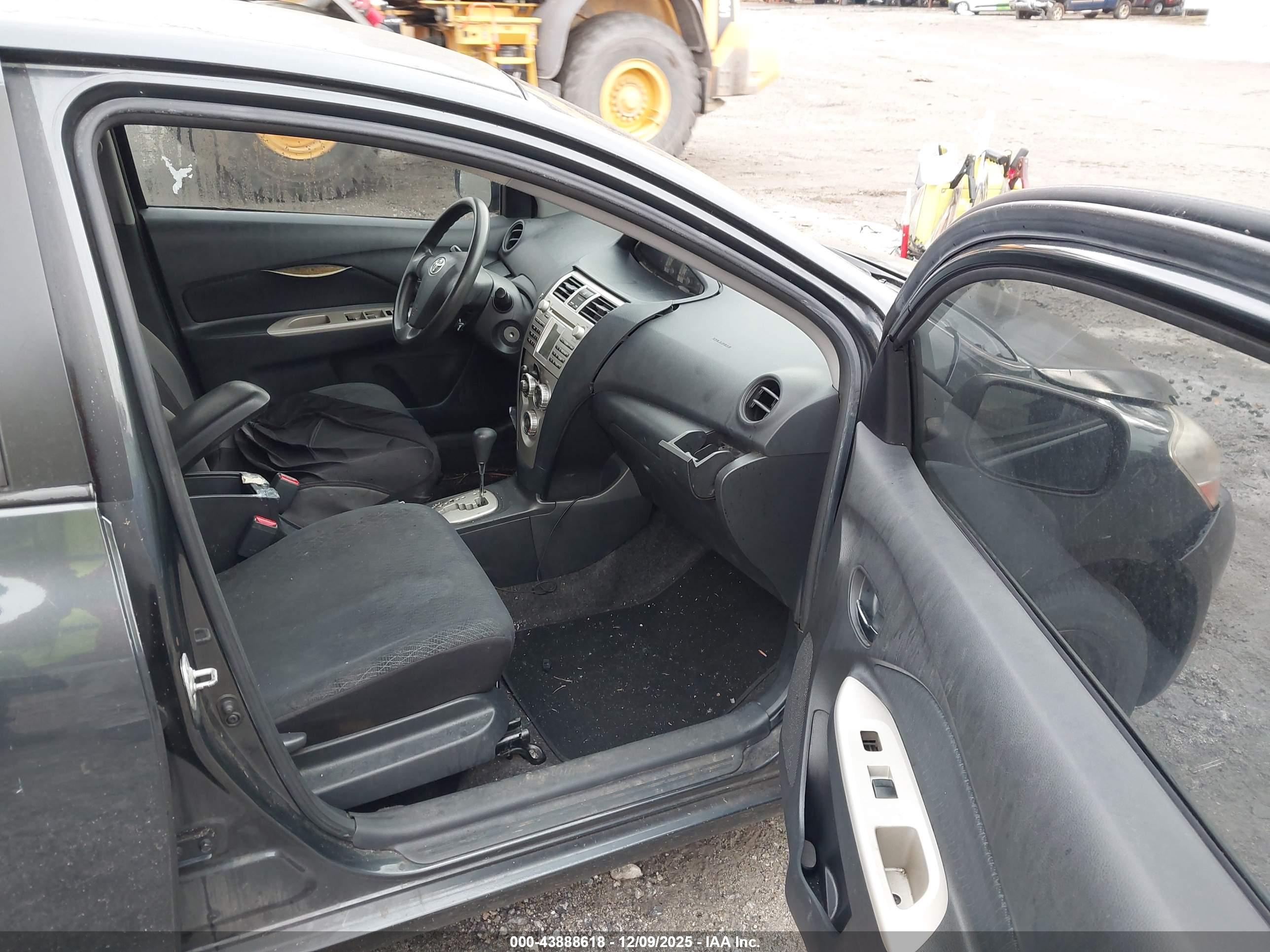 TOYOTA YARIS image 5