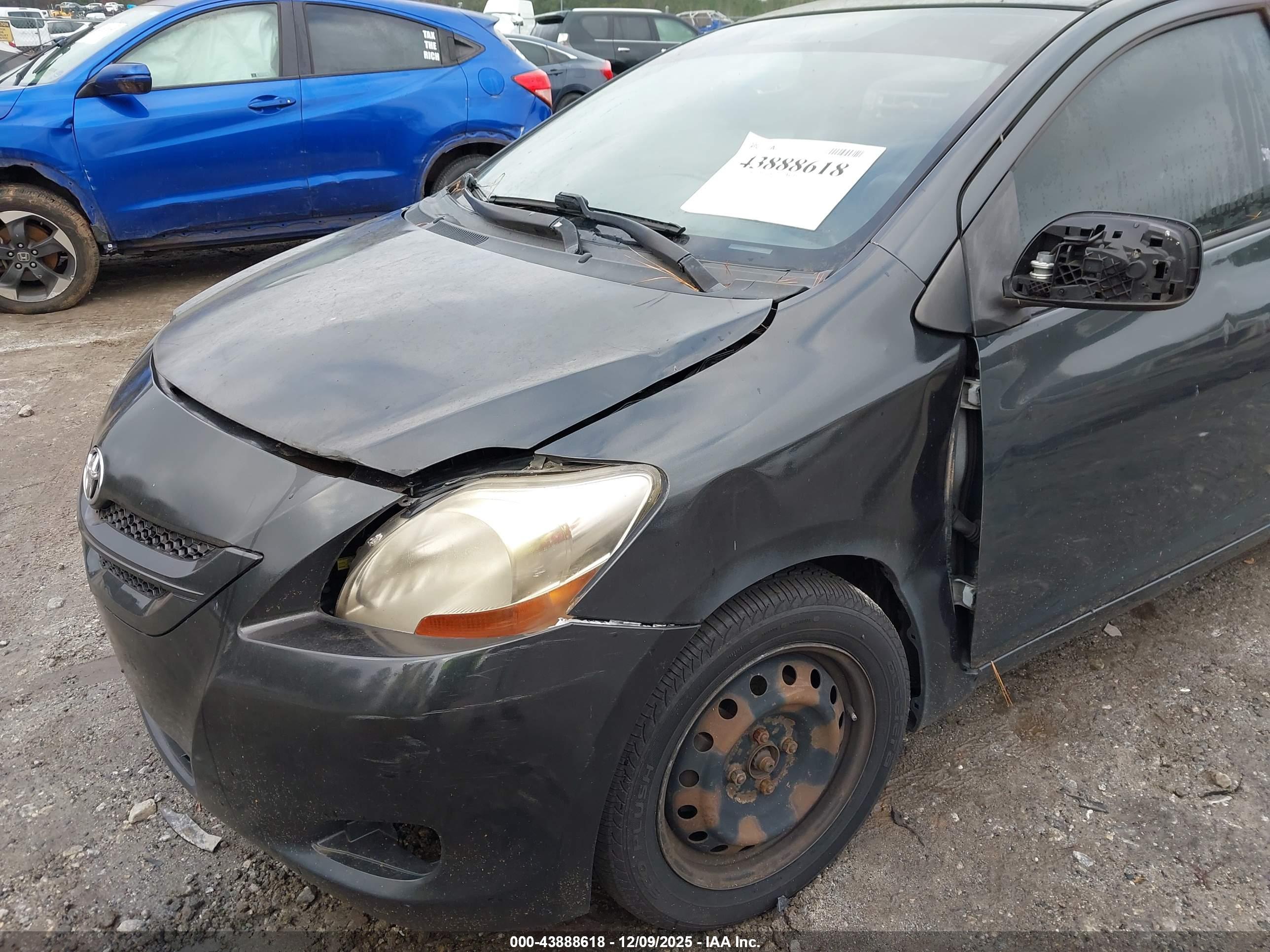 TOYOTA YARIS image 6