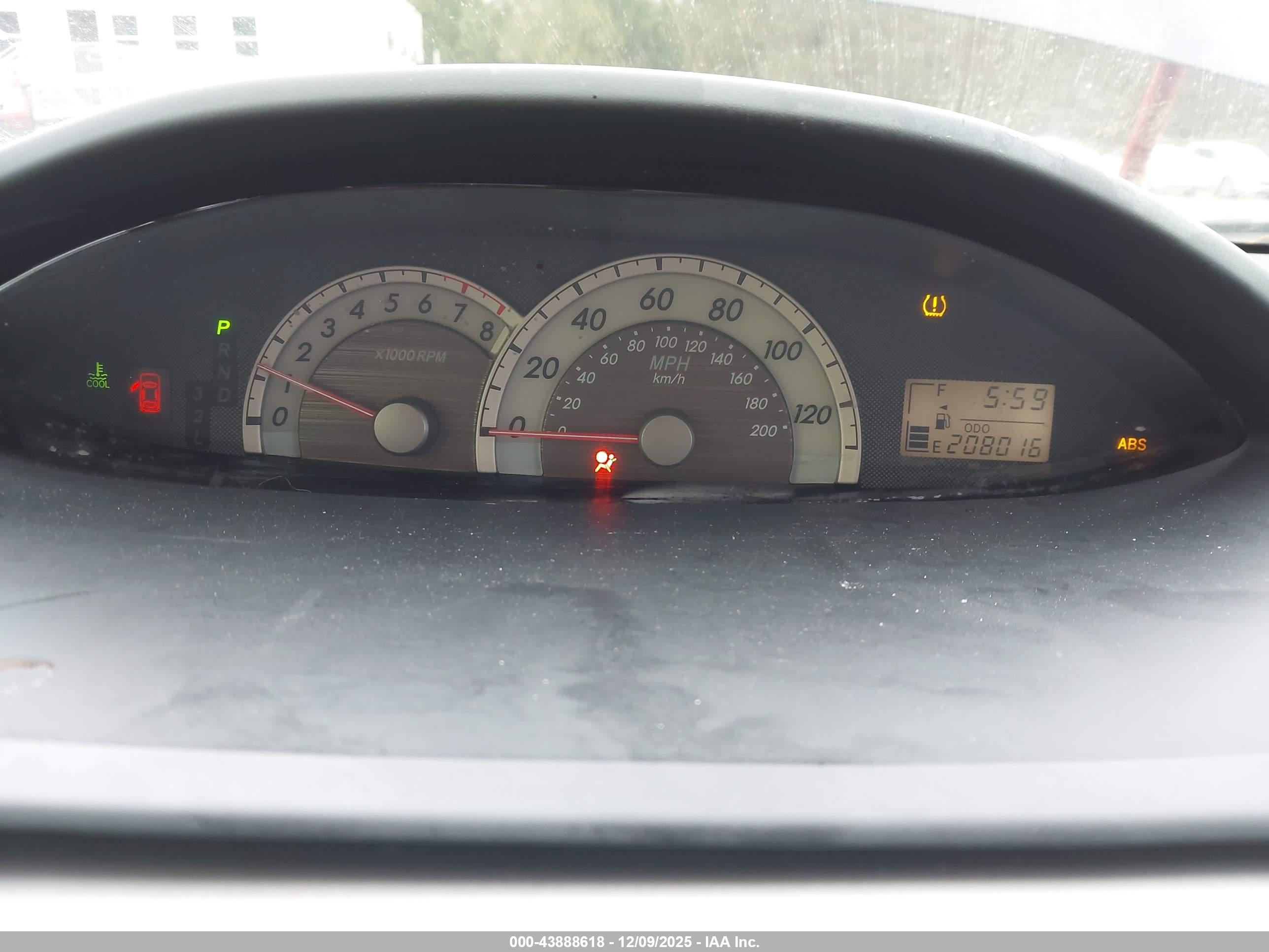 TOYOTA YARIS image 7