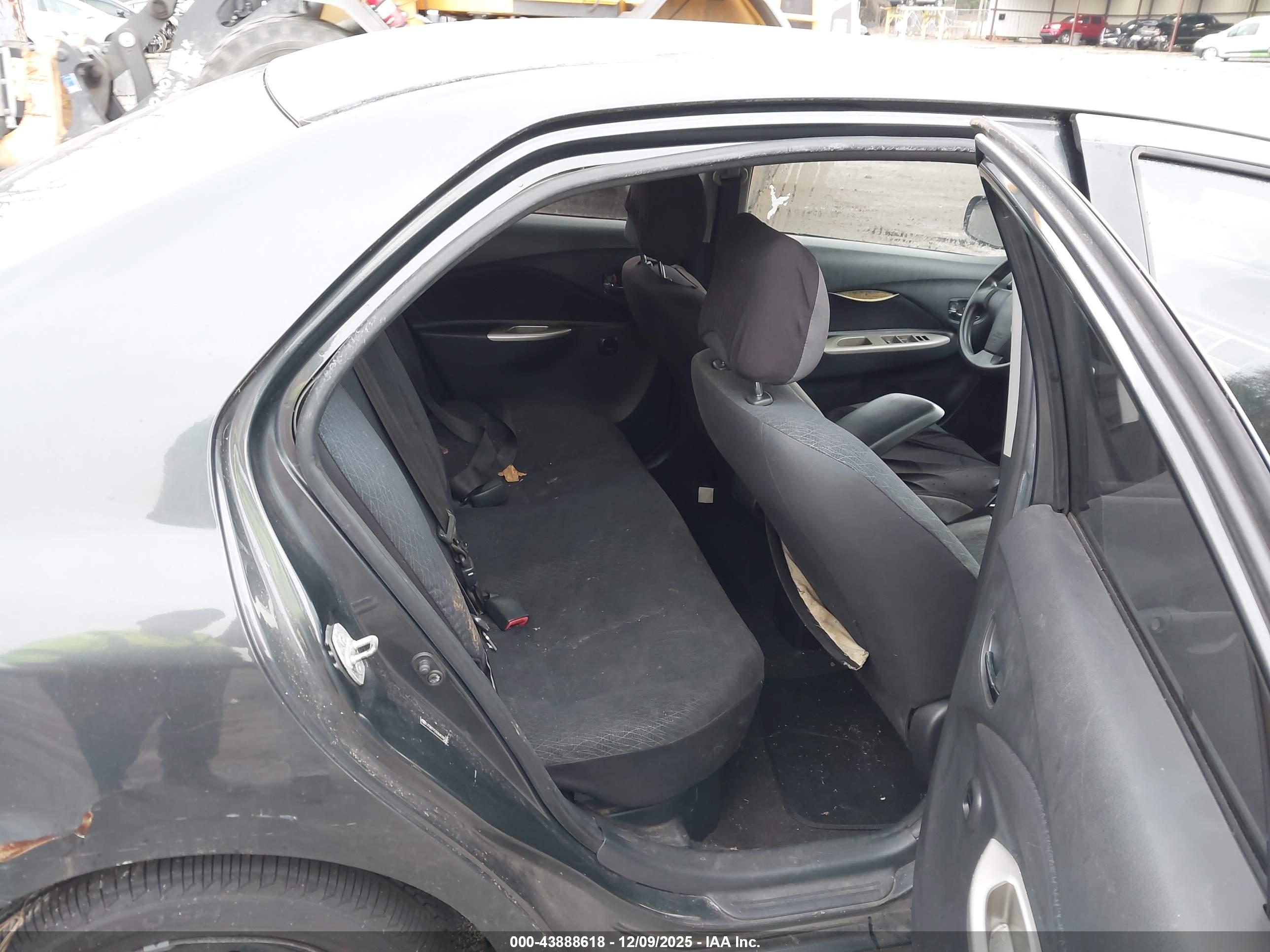 TOYOTA YARIS image 8