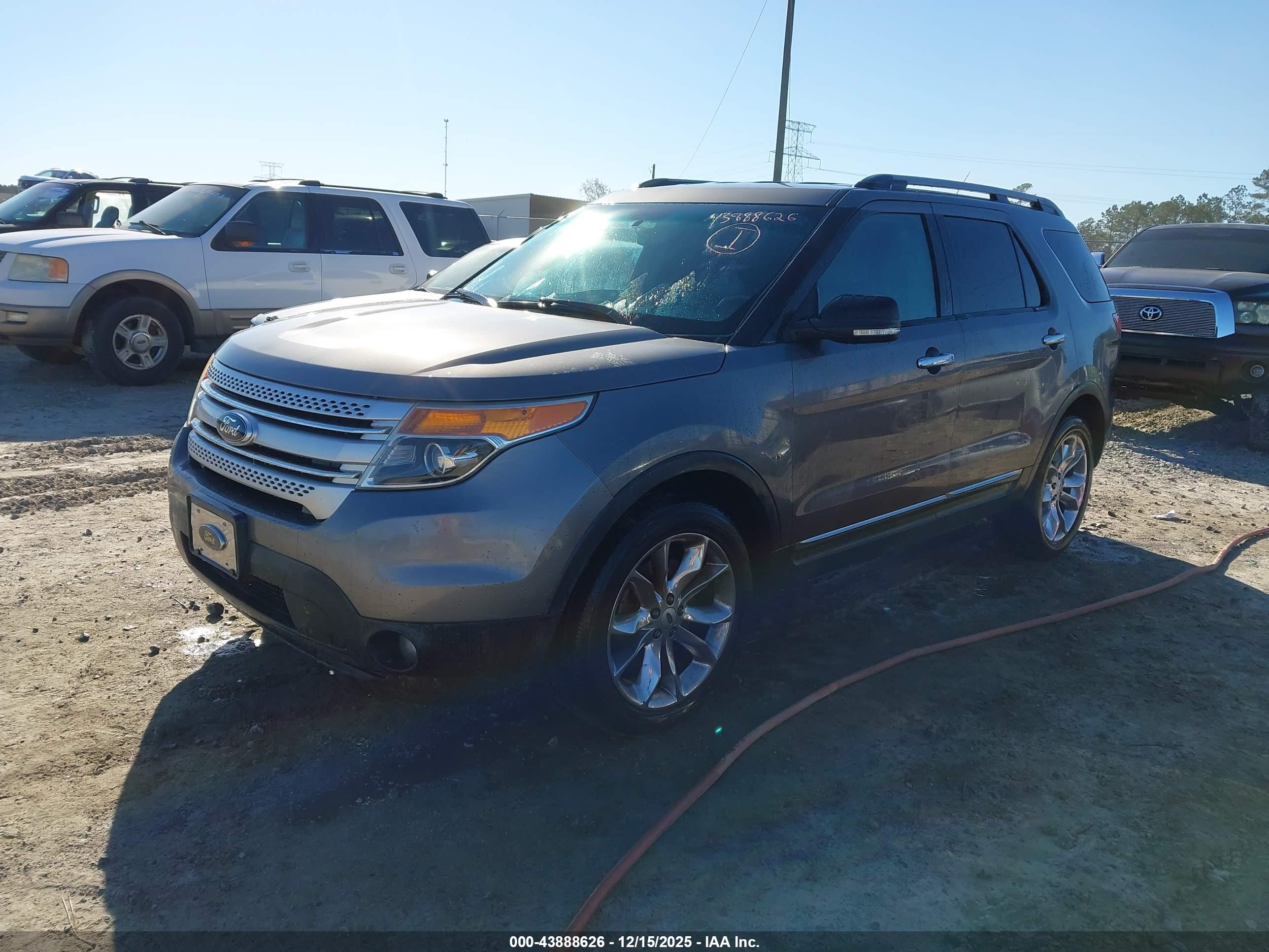 FORD EXPLORER image 2