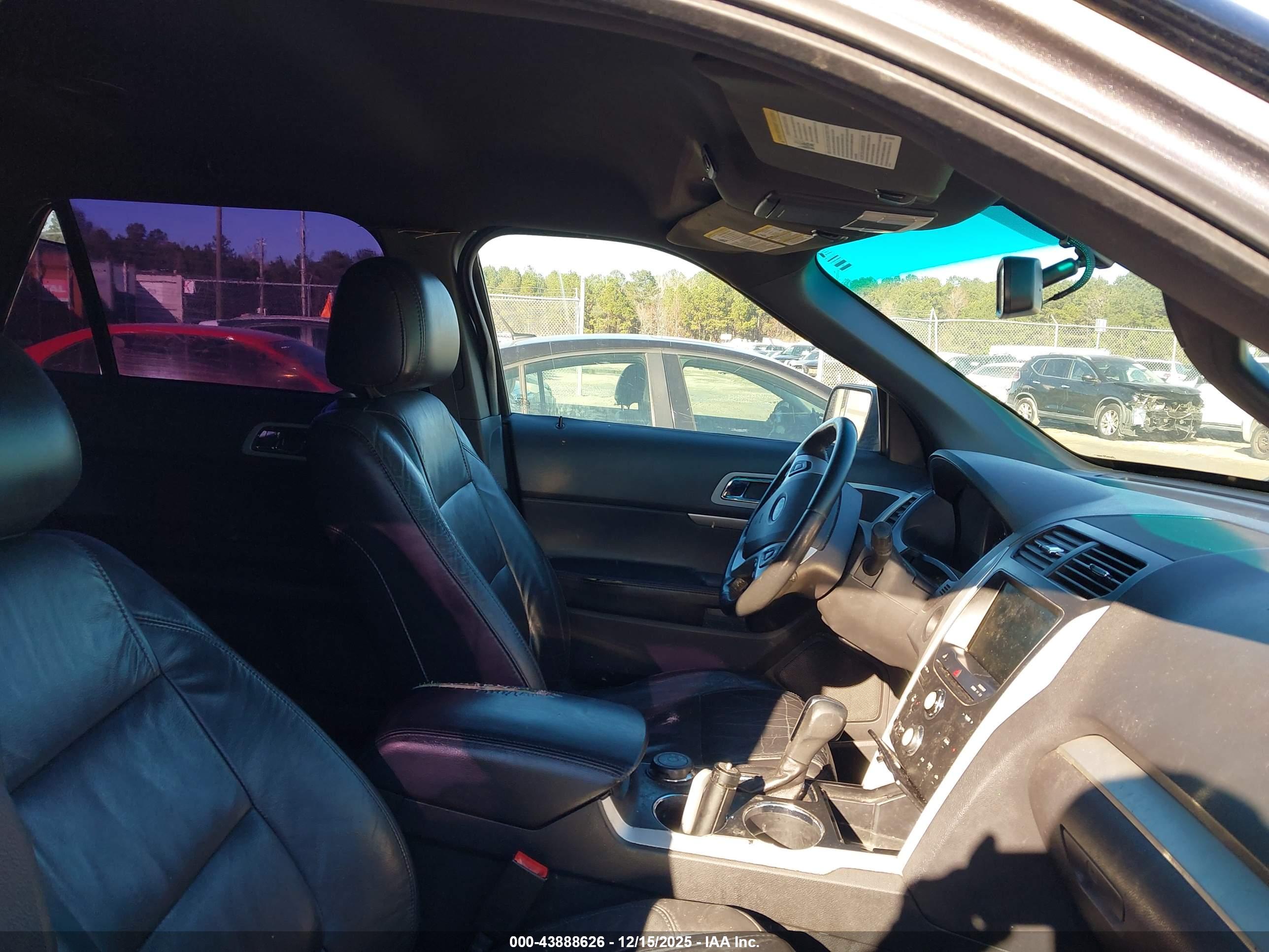 FORD EXPLORER image 5