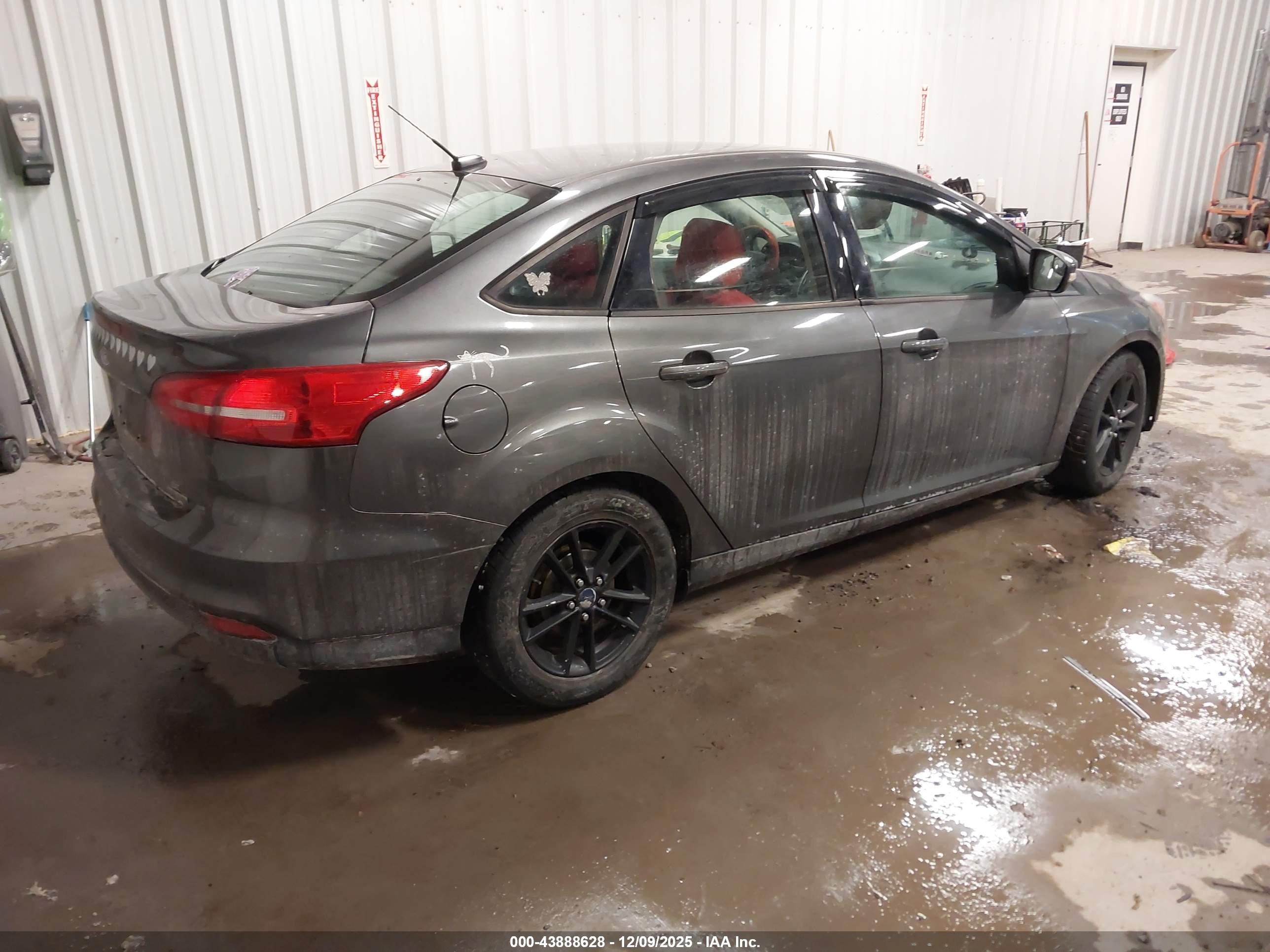 FORD FOCUS image 4