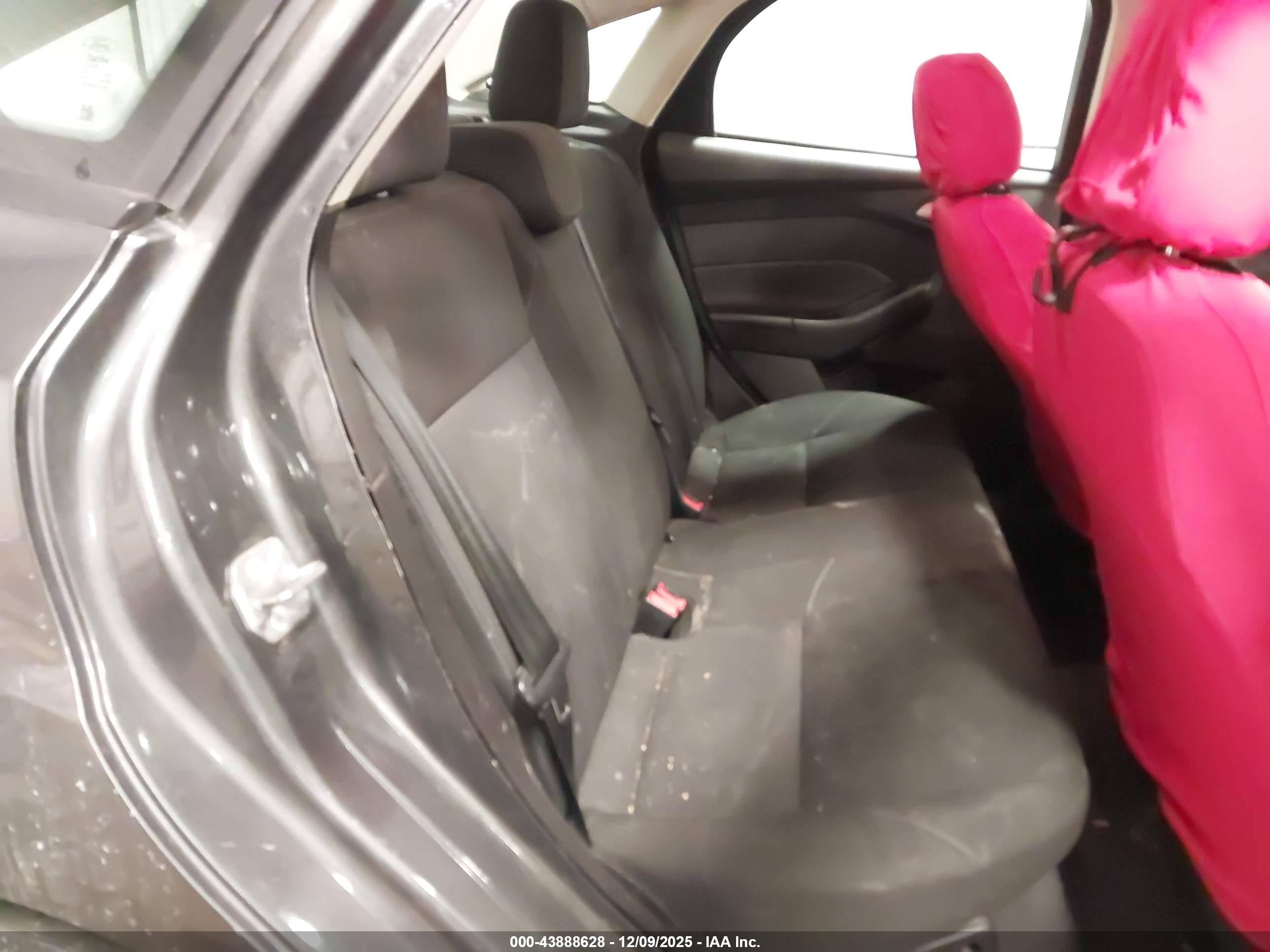 FORD FOCUS image 8