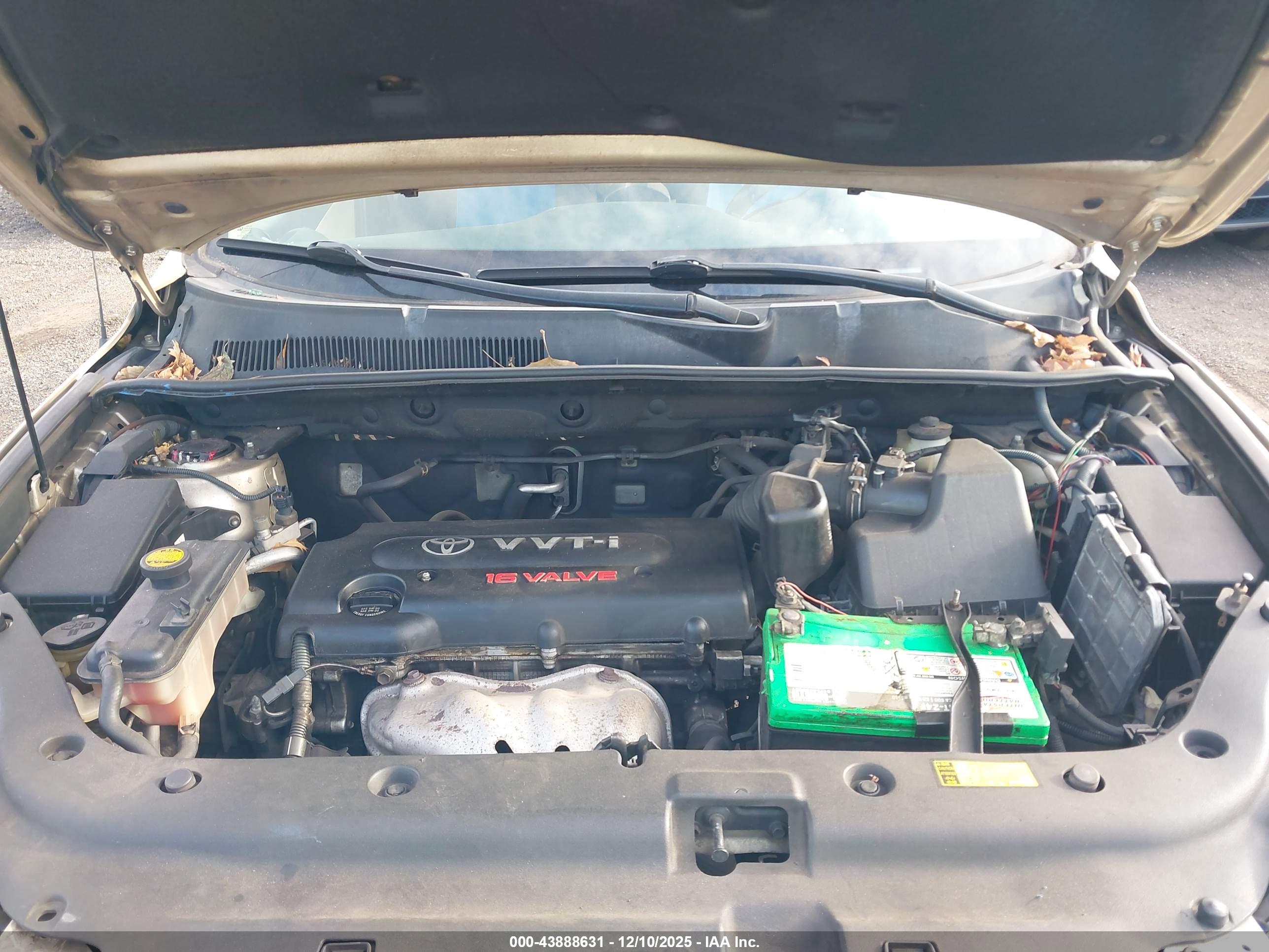 TOYOTA RAV4 image 10