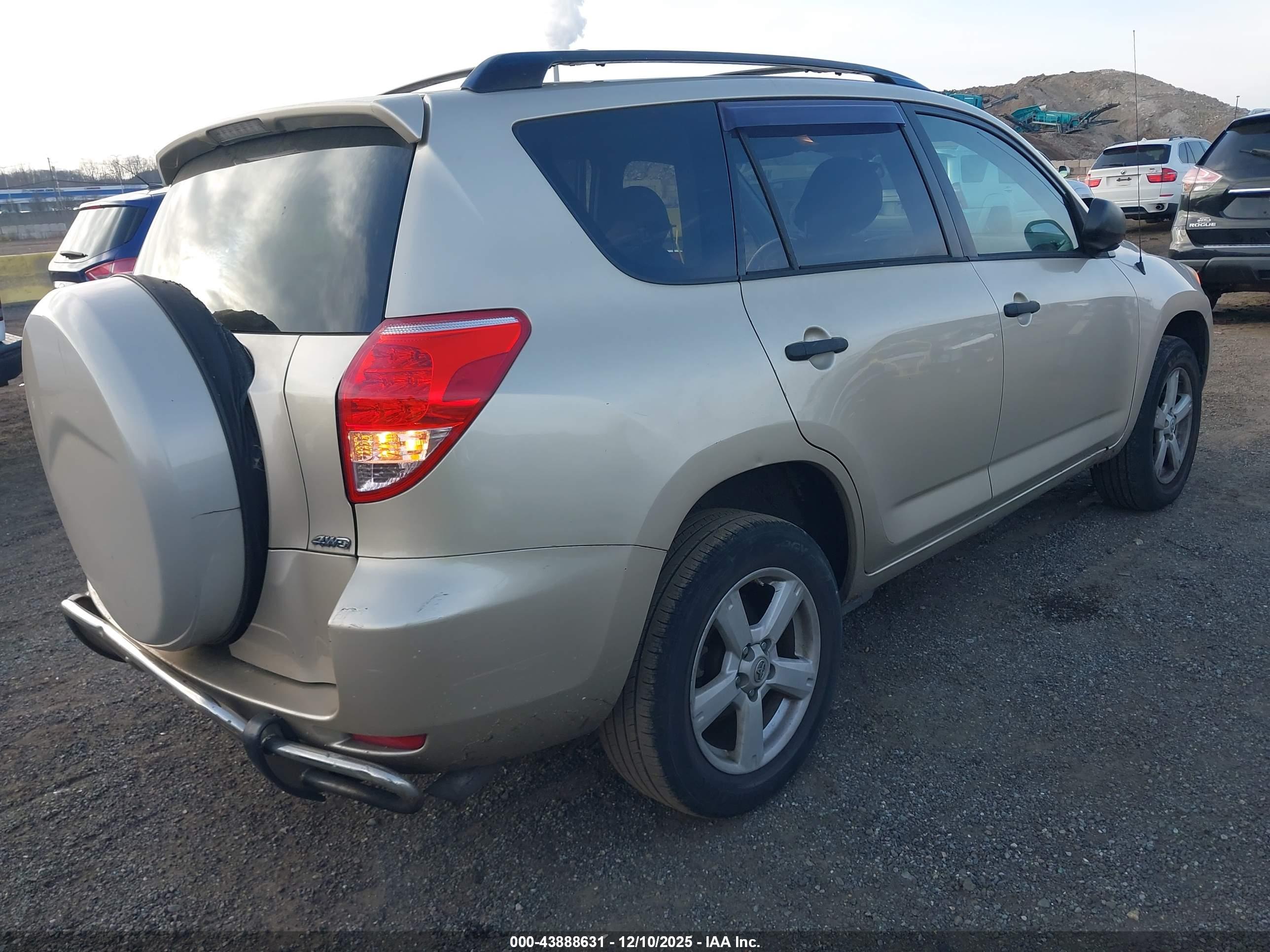 TOYOTA RAV4 image 4