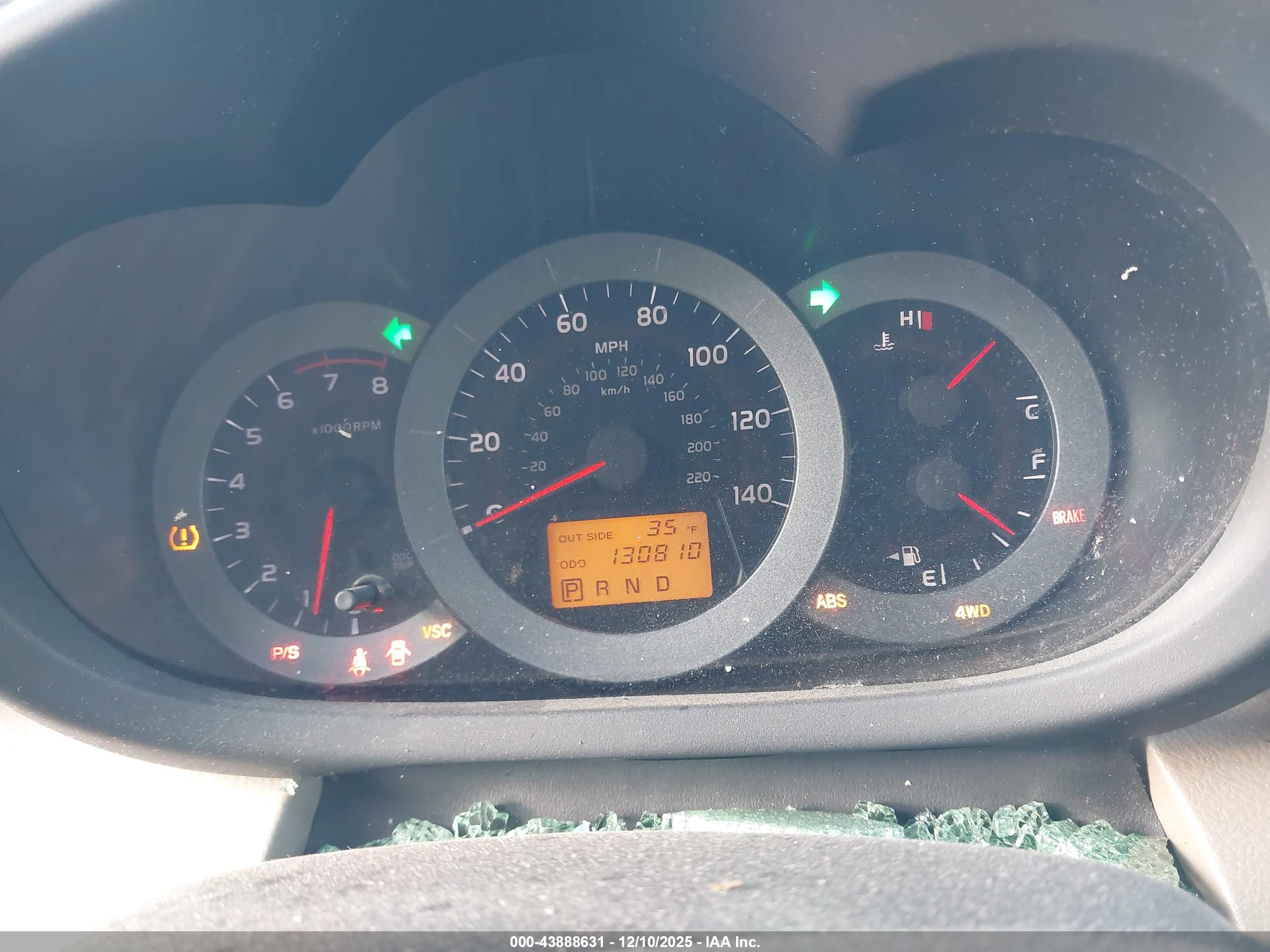 TOYOTA RAV4 image 7