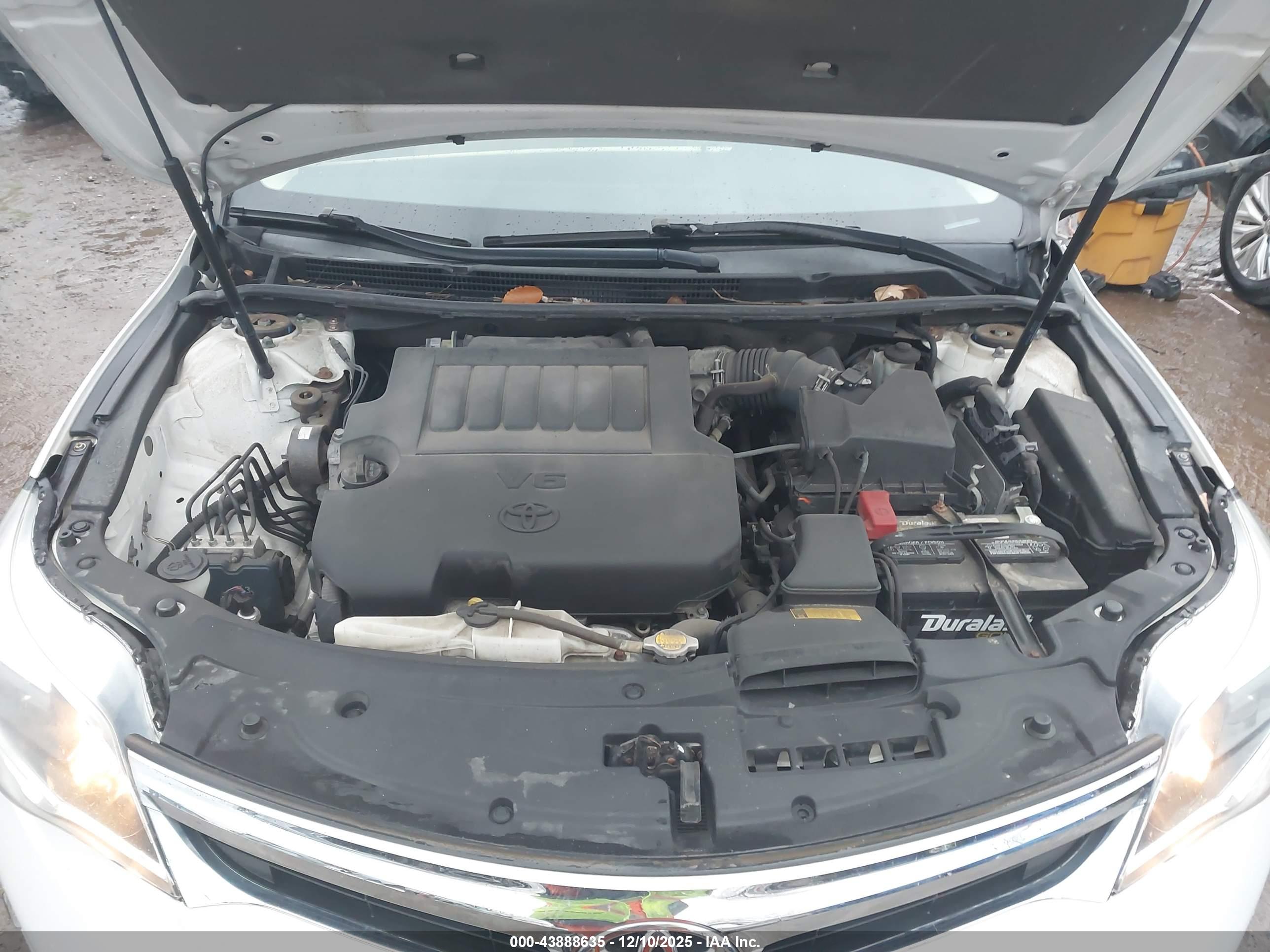 TOYOTA AVALON image 10